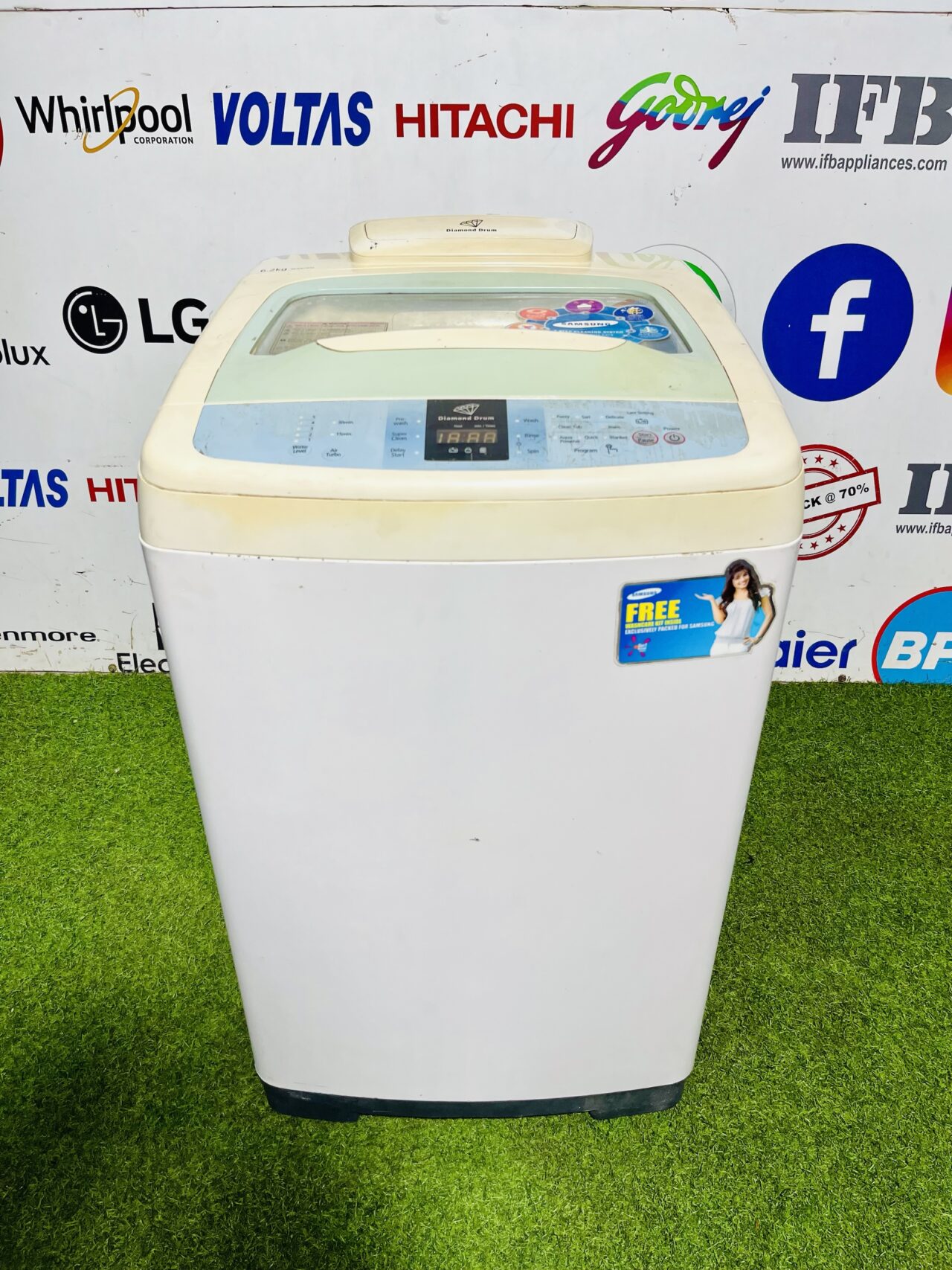 Samsung diamond drum 6.2 KG, white and blue in colour fully automatic top load washing machine