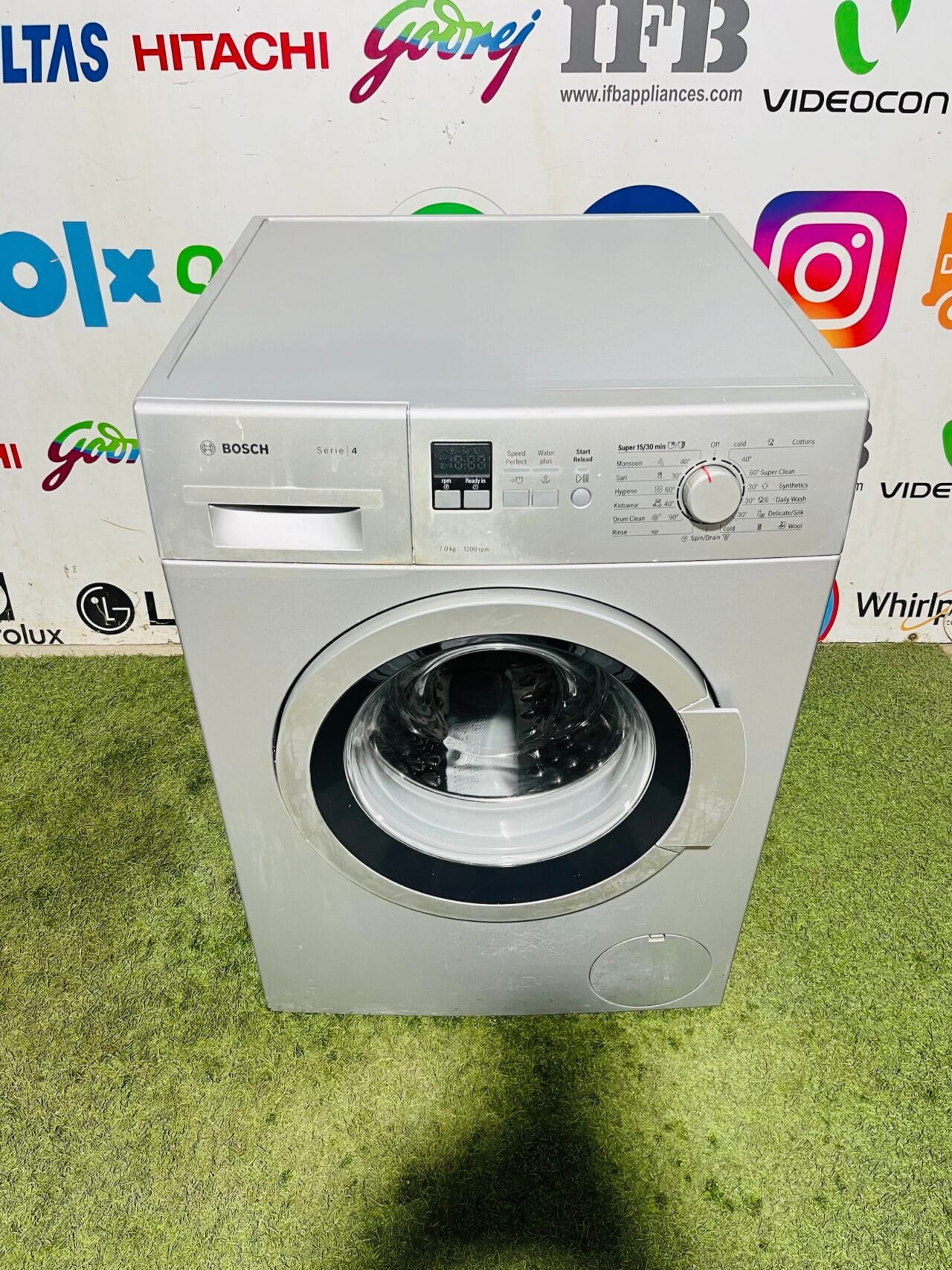 Bosch series 4 / 7 kg silver in colour with 1200 rpm fully automatic used front load washing machine in banglore - Image 2