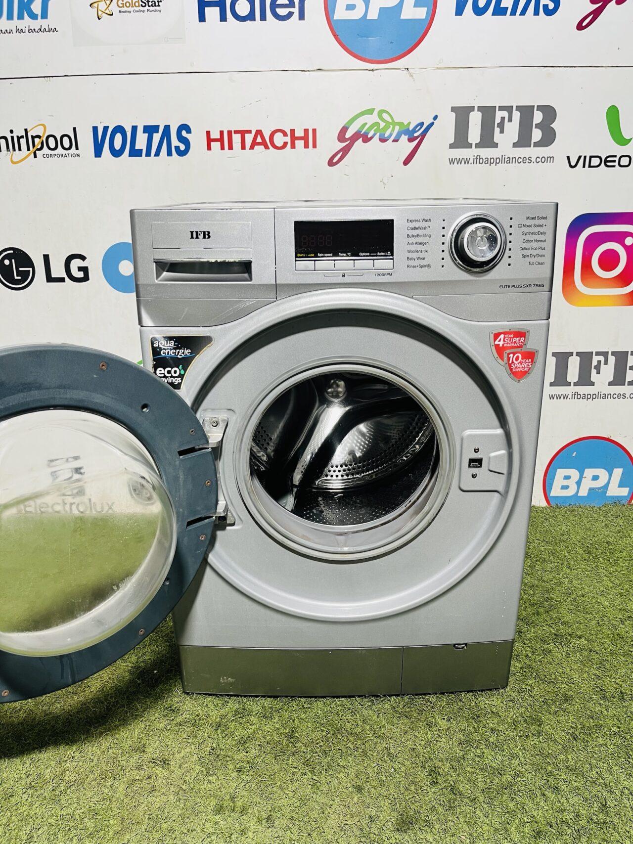 IFB elite plus sxr aqua energy eco saving 7.5 kg 1200 rpm black and silver in colour gently used fully automatic front load washing machine - Image 3