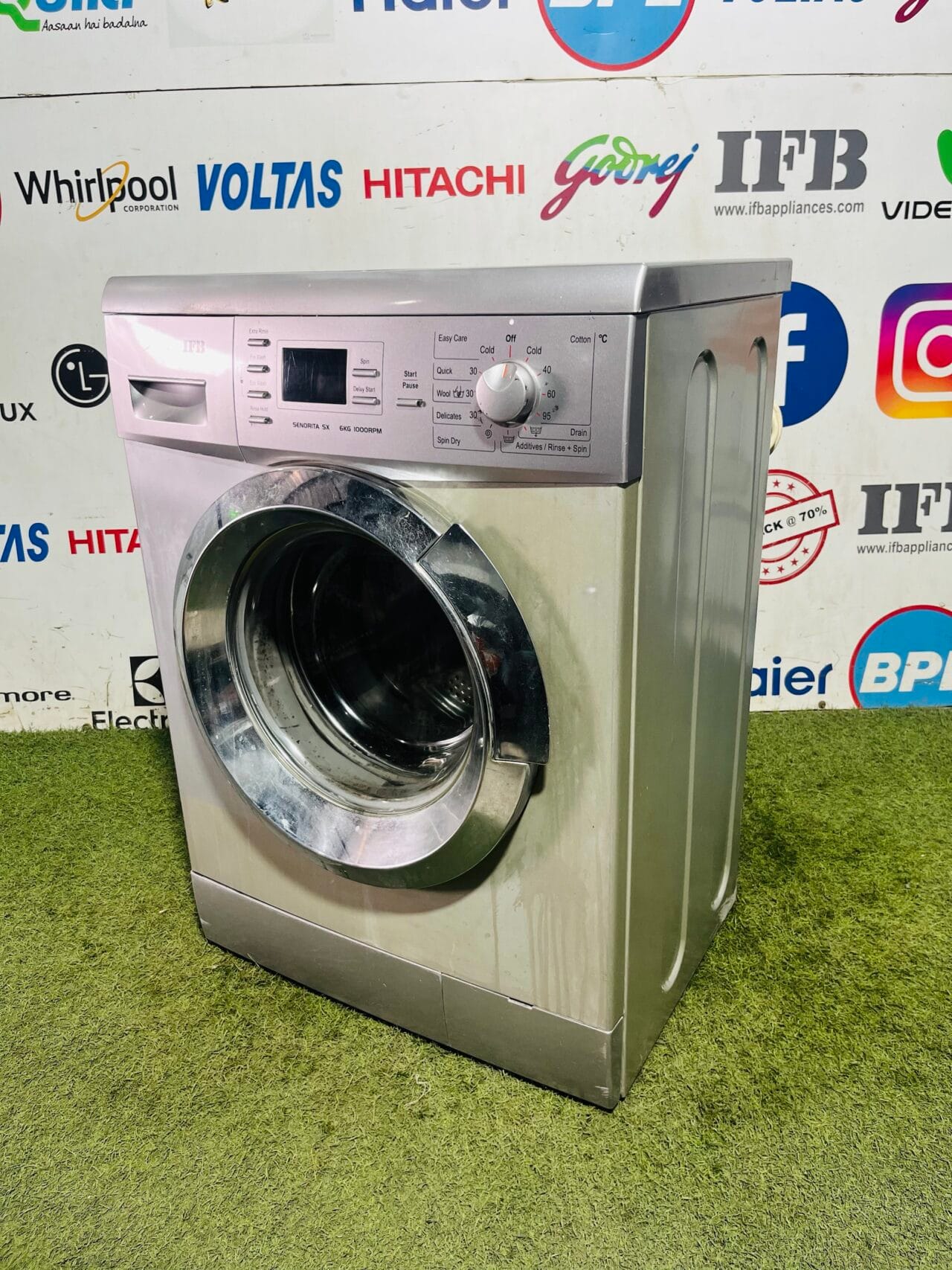 Ifb Señorita SX silver in colour 6 KG fully automatic with digital display used front washing machine - Image 4