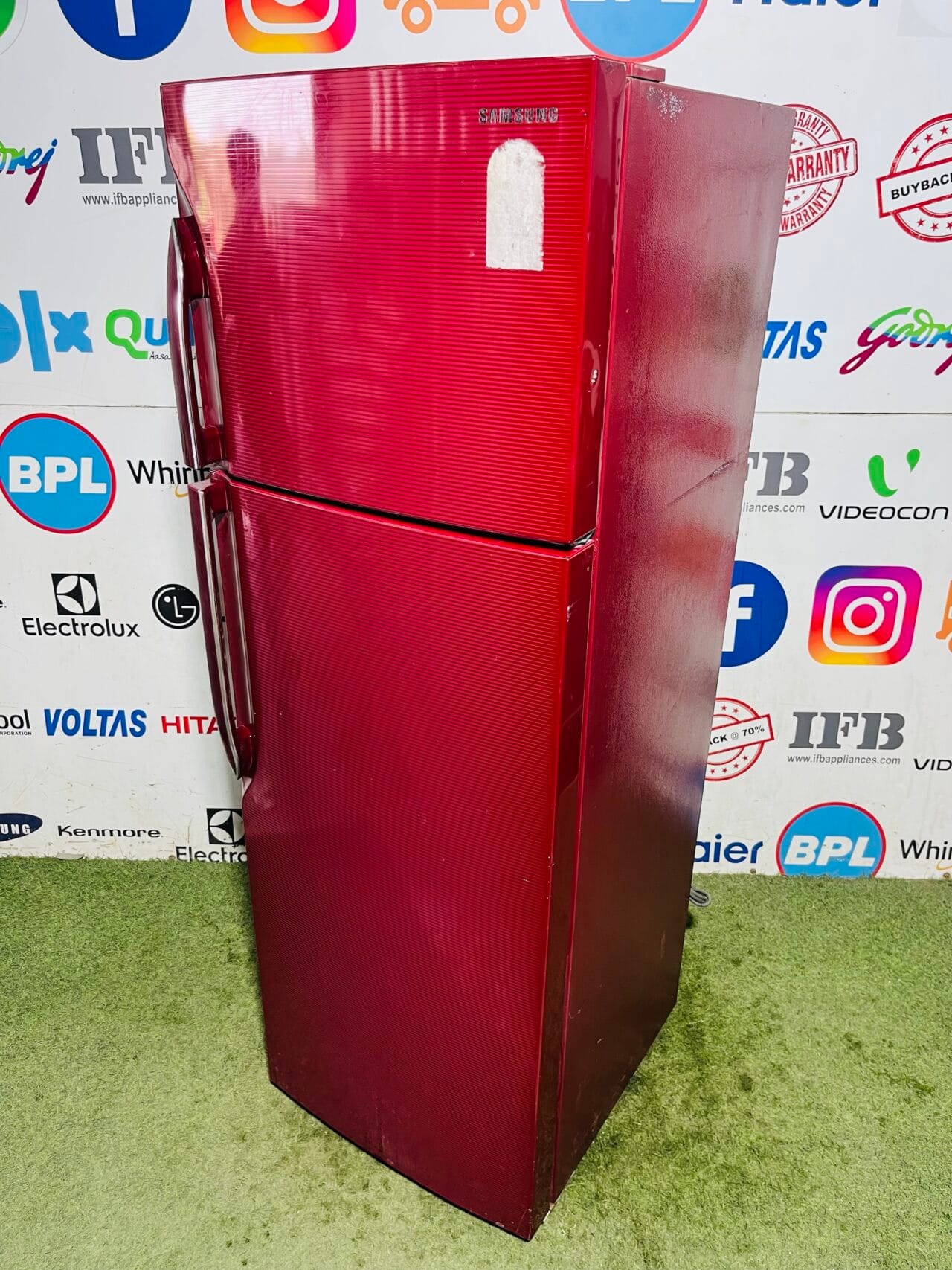 Samsung five star energy rating in build stabiliser red in colour 320 L Big double Door used refrigerator at affordable price - Image 4