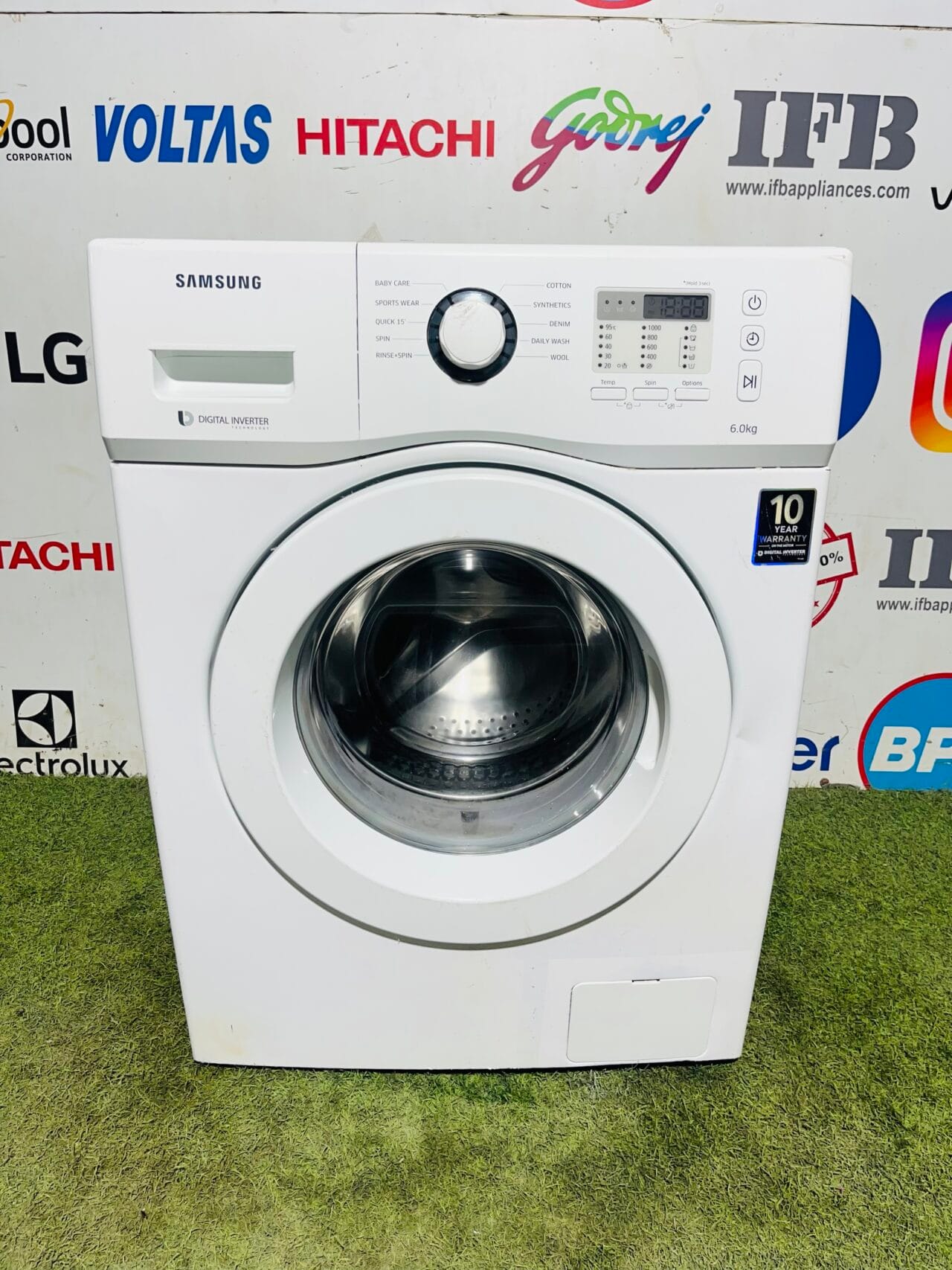 Samsung digital inverter with digital time display full white in colour 6 kg gently used fully automatic front load washing machine
