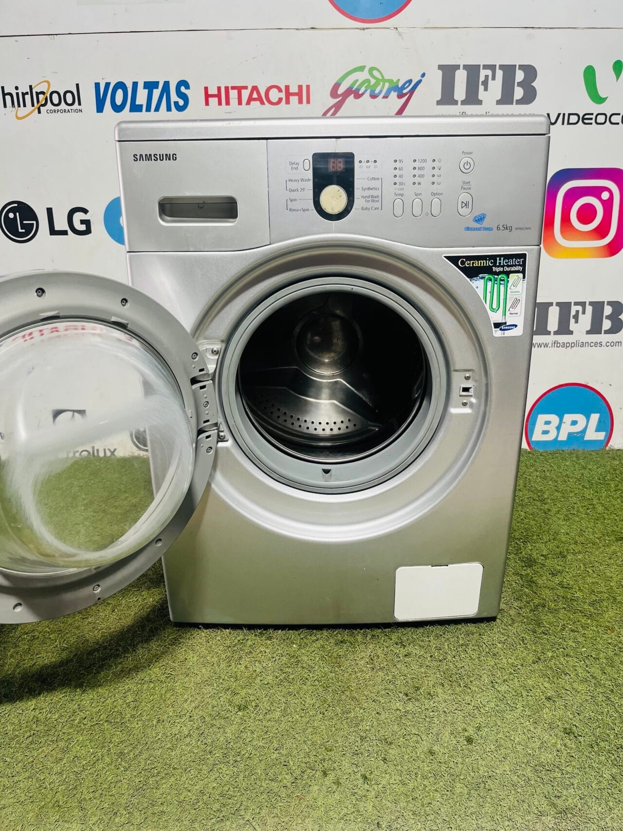 Samsung diamond drum with inbuilt ceramic heater silver in colour 6 kg gently used fully automatic front door washing machine - Image 3