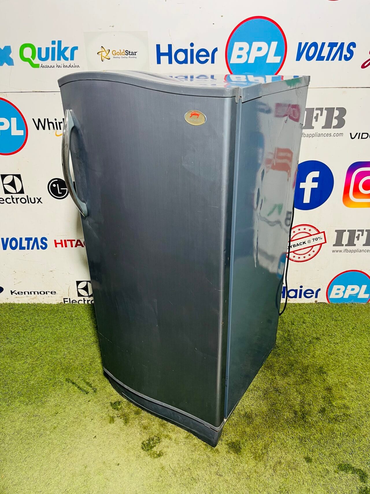 Godrej pentacool blue in colour with inbuilt stabiliser and base stand 190 ltr used single door refrigerator - Image 5
