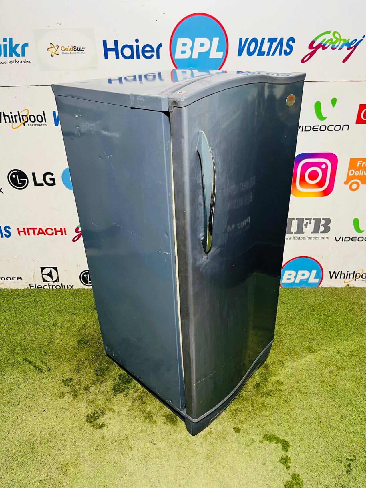 Godrej pentacool blue in colour with inbuilt stabiliser and base stand 190 ltr used single door refrigerator - Image 4