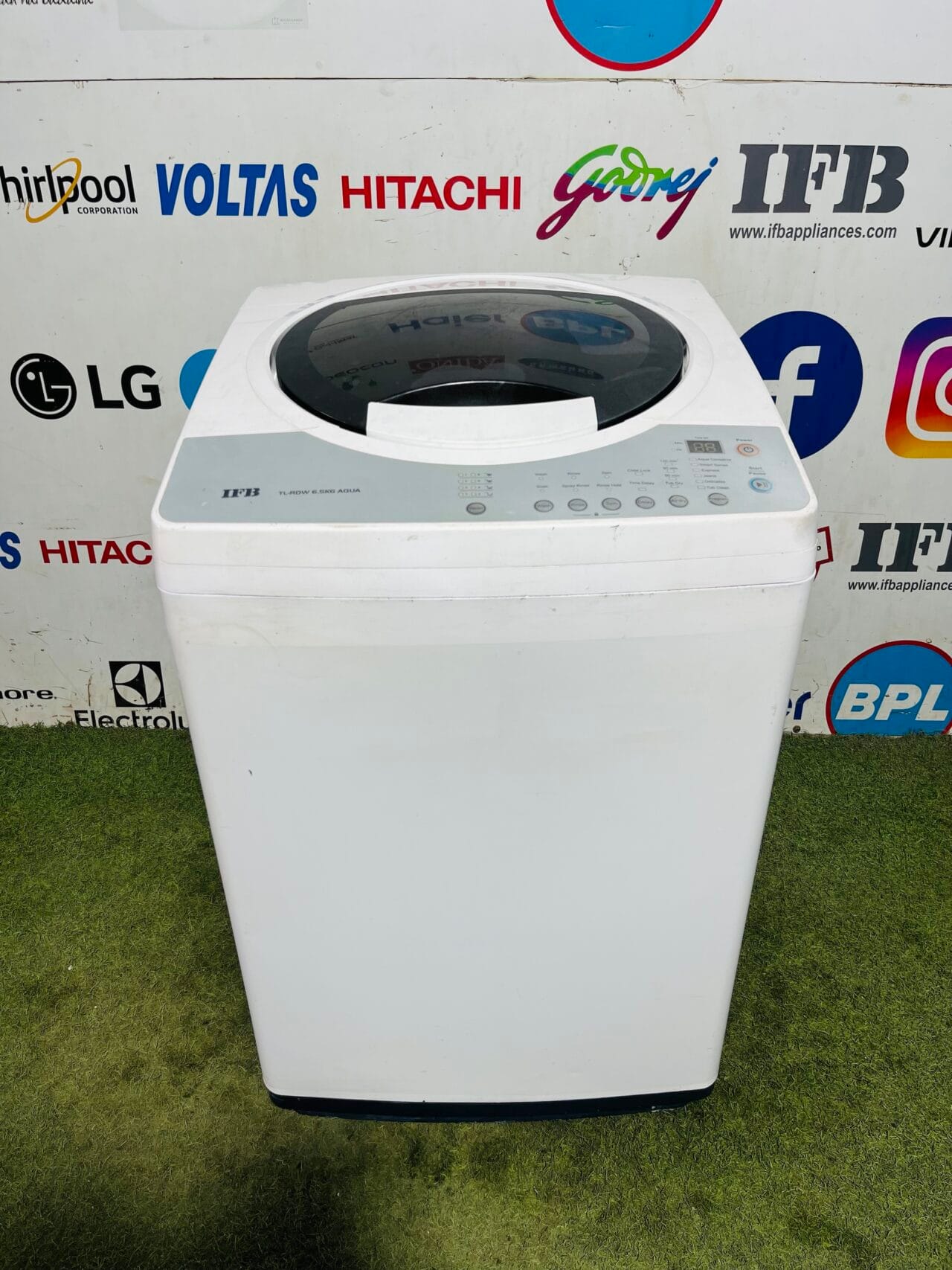 IFB TL-RDS aqua white in colour with silver chromed steel drum like gently used 6.5 kg fully automatic top load washing machine