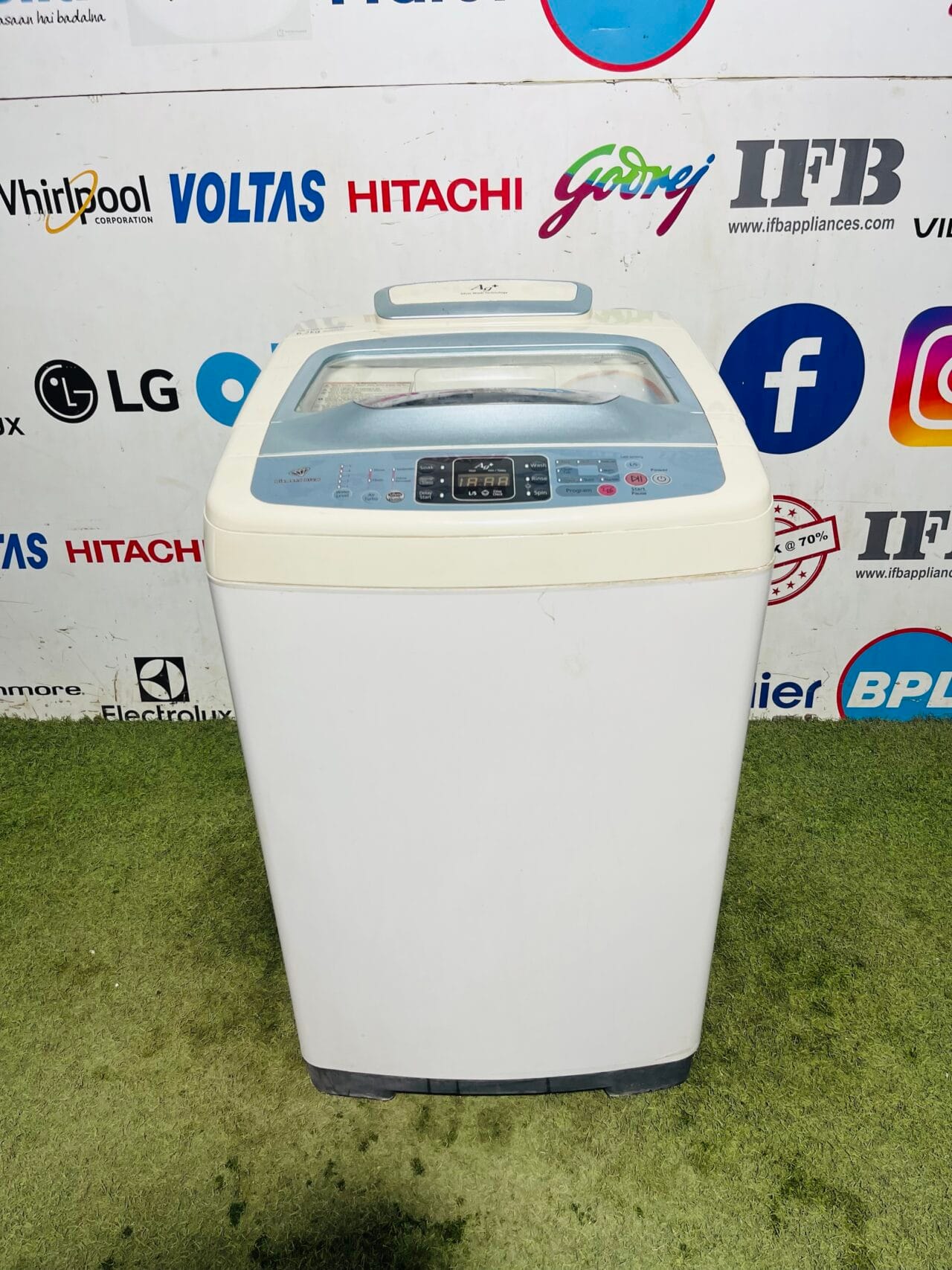 Samsung diamond drum ag+ silver nano technology white and blue in colour 6.2 kg gently used fully automatic top load washing machine