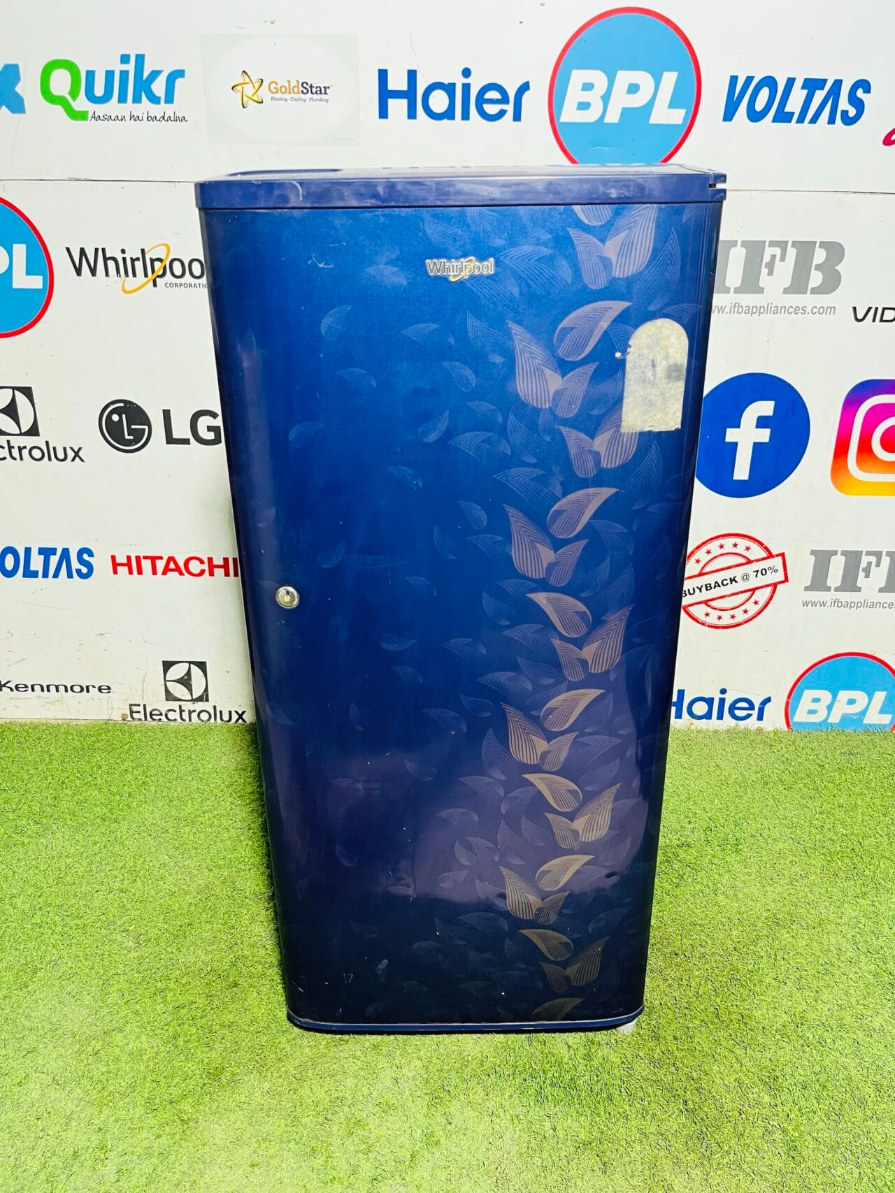 Whirlpool 4 star energy rating inbuilt stabiliser blue flower model 190 ltr gently used single door refrigerator