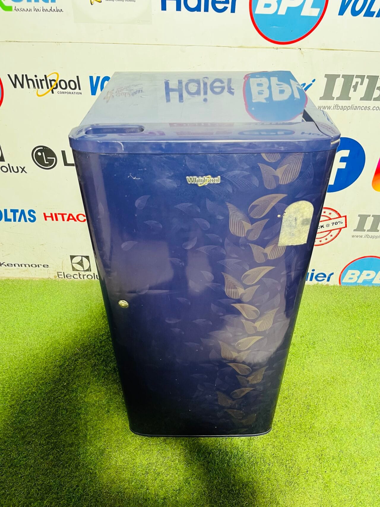 Whirlpool 4 star energy rating inbuilt stabiliser blue flower model 190 ltr gently used single door refrigerator - Image 2