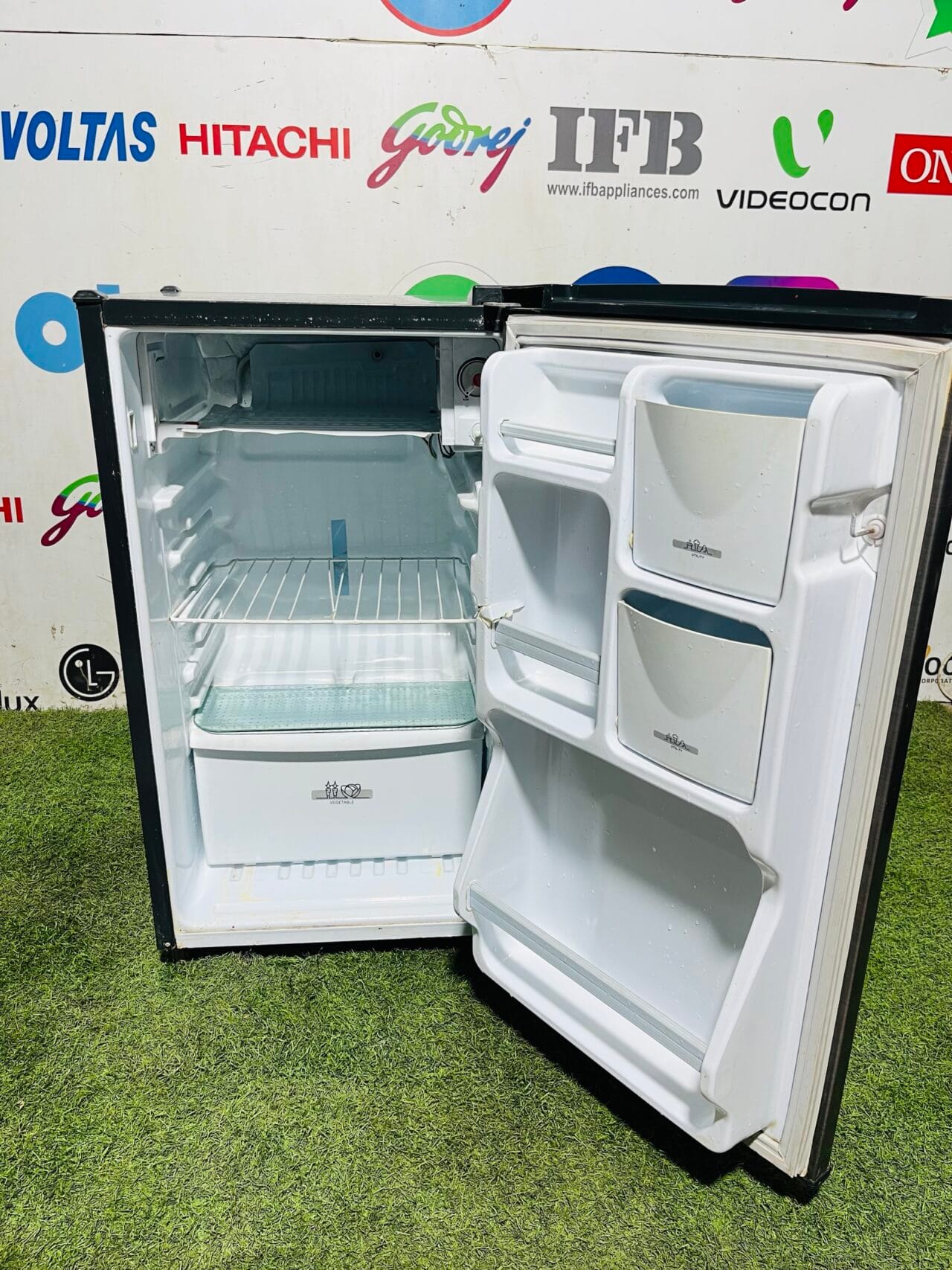 Electrolux smart series 3 star rating grey in colour gently used 90 ltr mini single door fridge in banglore - Image 3