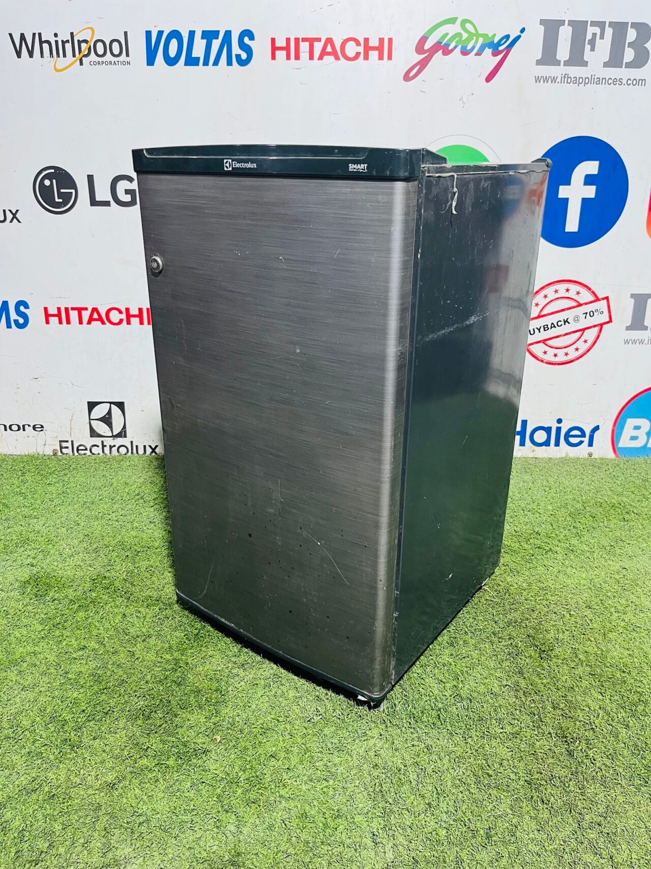 Electrolux smart series 3 star rating grey in colour gently used 90 ltr mini single door fridge in banglore - Image 4