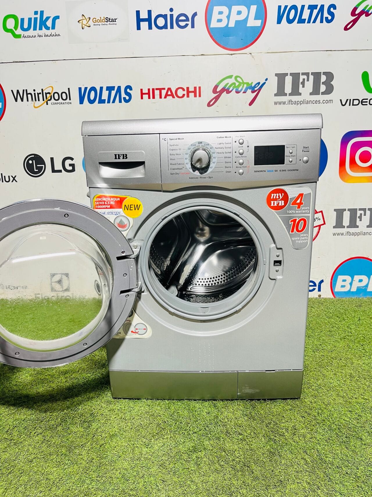 IFB señorita aqua sx 6.5 kg 1000 rpm silver in colour gently used fully automatic front load machine washing machine - Image 3