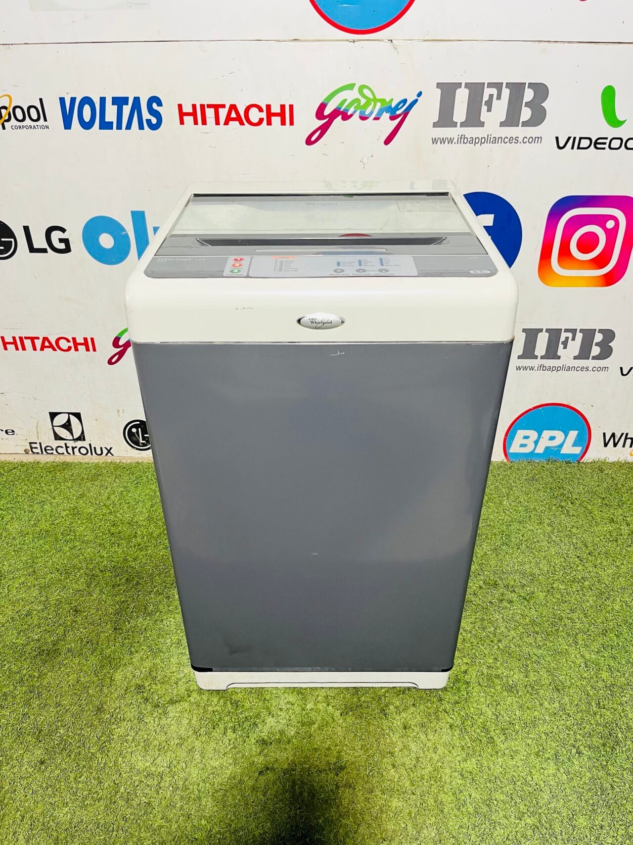 Whirlpool white magic 123 grey and white in colour 6.5 kg with auto restart gently used fully automatic top load washing machine