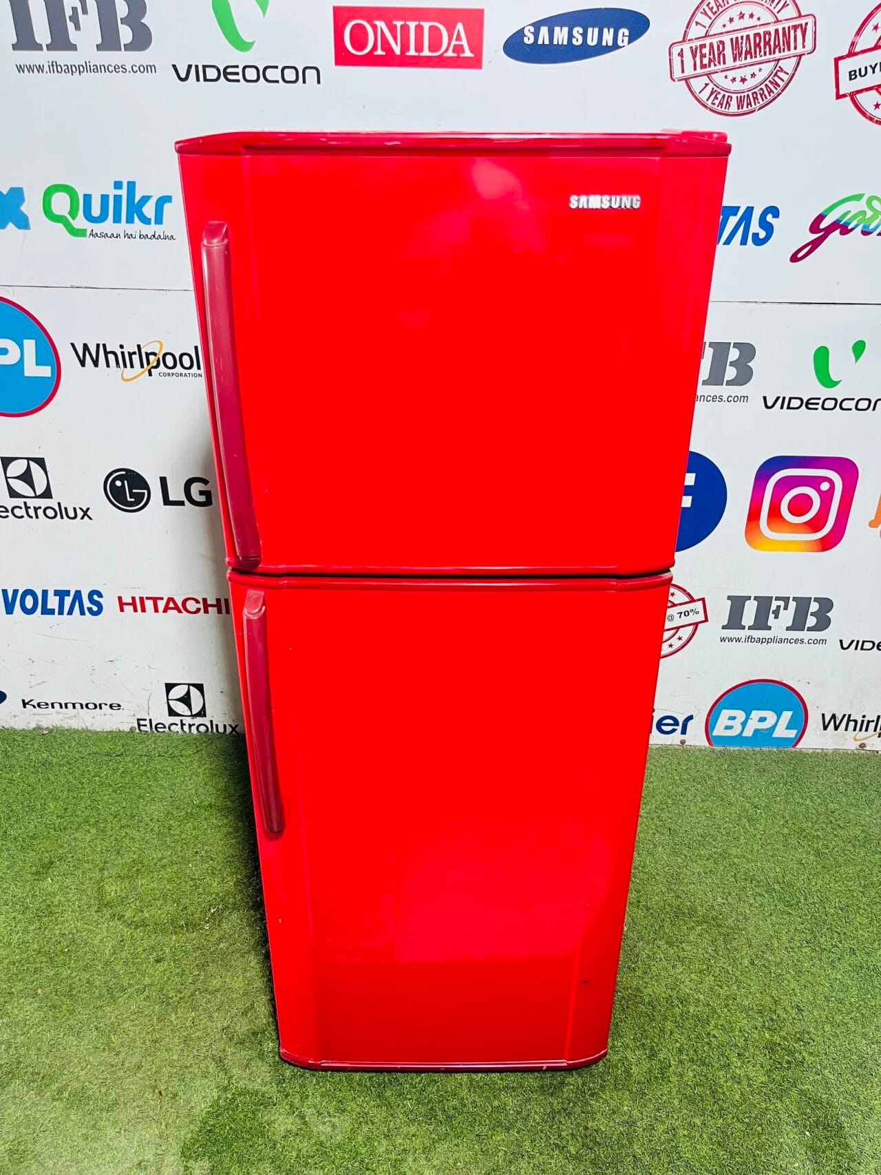 Samsung 4 star energy rating inbuilt stabiliser bright red in colour 240 ltr gently used single door refrigerator