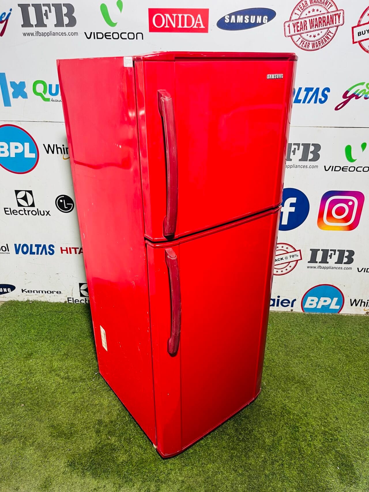 Samsung 4 star energy rating inbuilt stabiliser bright red in colour 240 ltr gently used single door refrigerator - Image 5