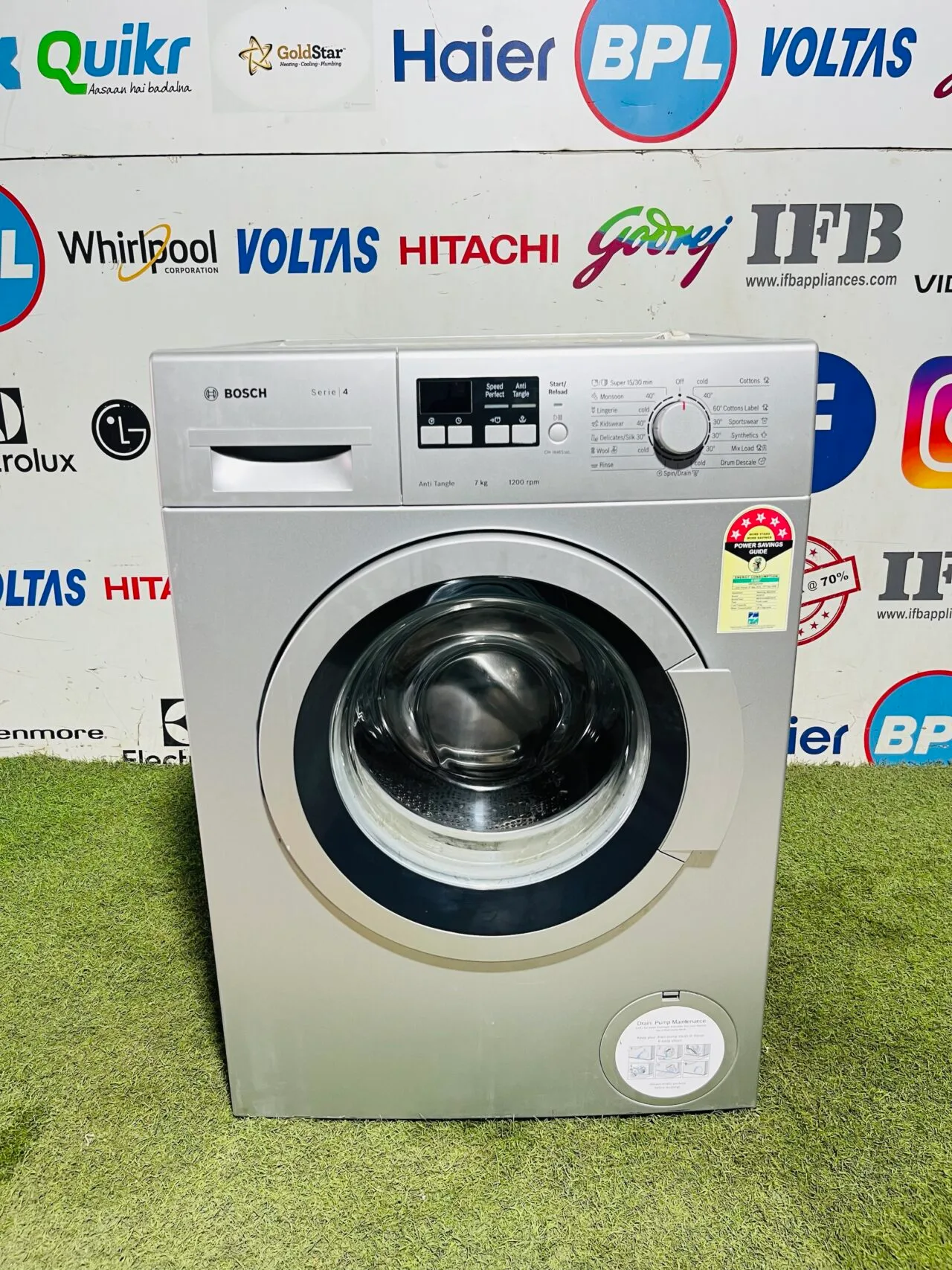 Bosch anti tangle series 4 five star energy rating 7 kg with 1200 rpm silver in colour like new condition fully automatic front load washing machine
