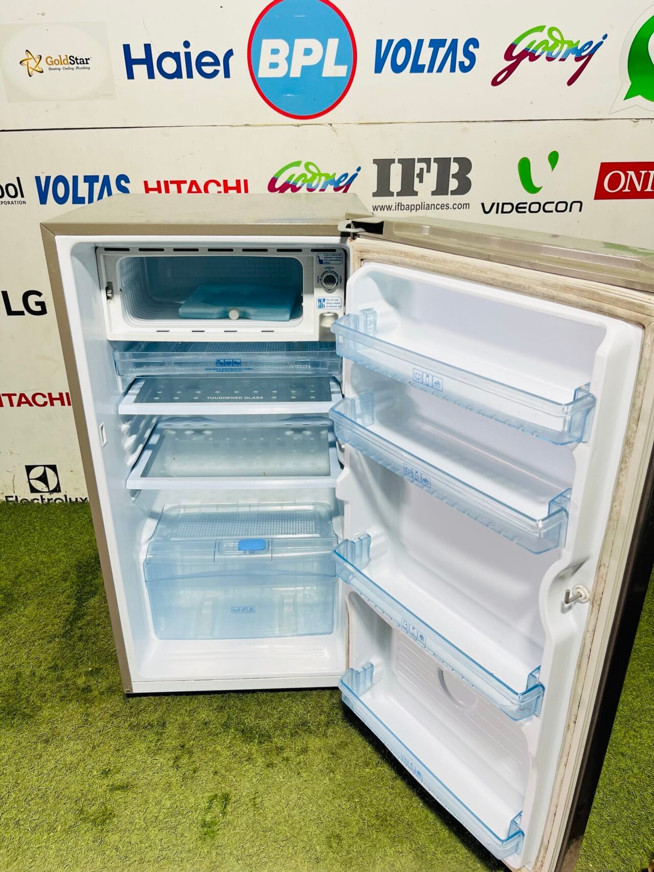 Croma 3 star rating inbuilt stabiliser steel finish 180 ltr gently used single refrigerator in Banglore - Image 3