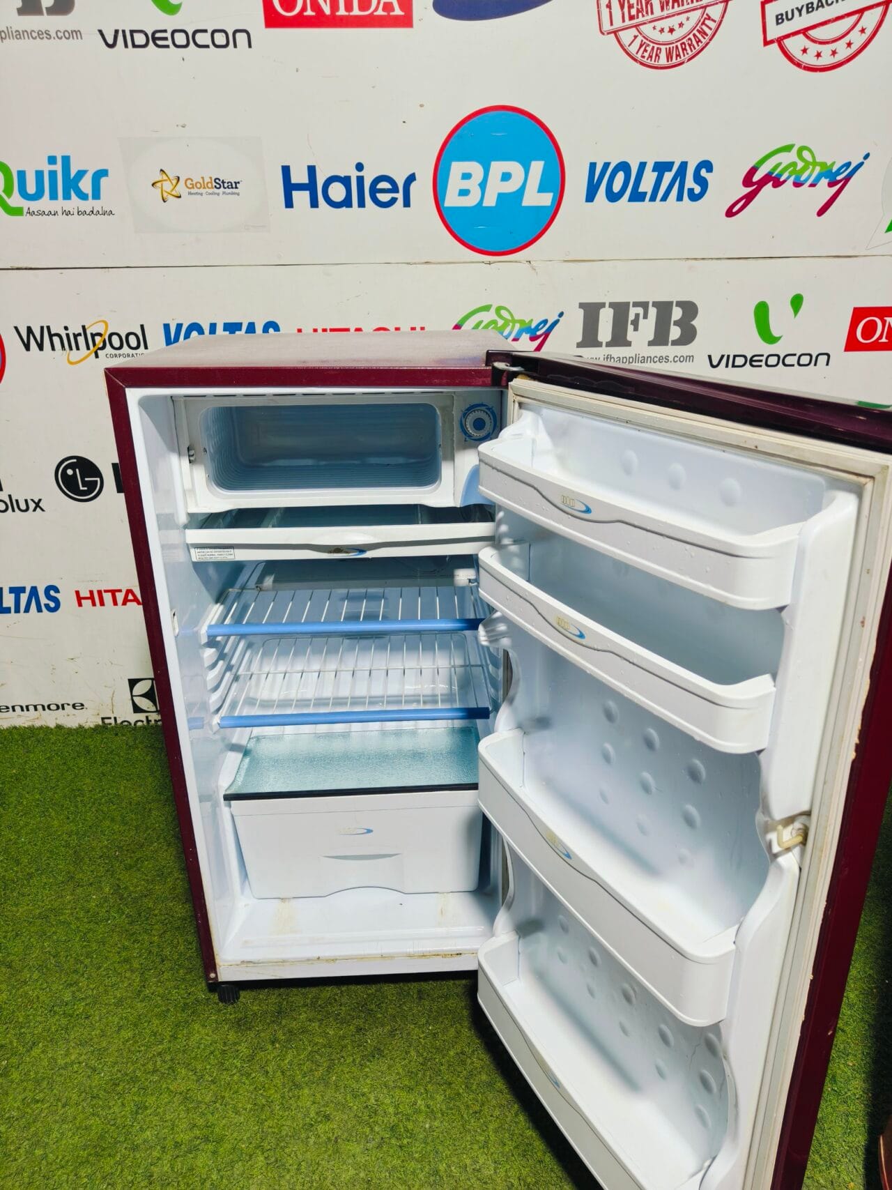 kelvinator nutri cool maroon in colour gently used 180 l single door refrigerator - Image 3