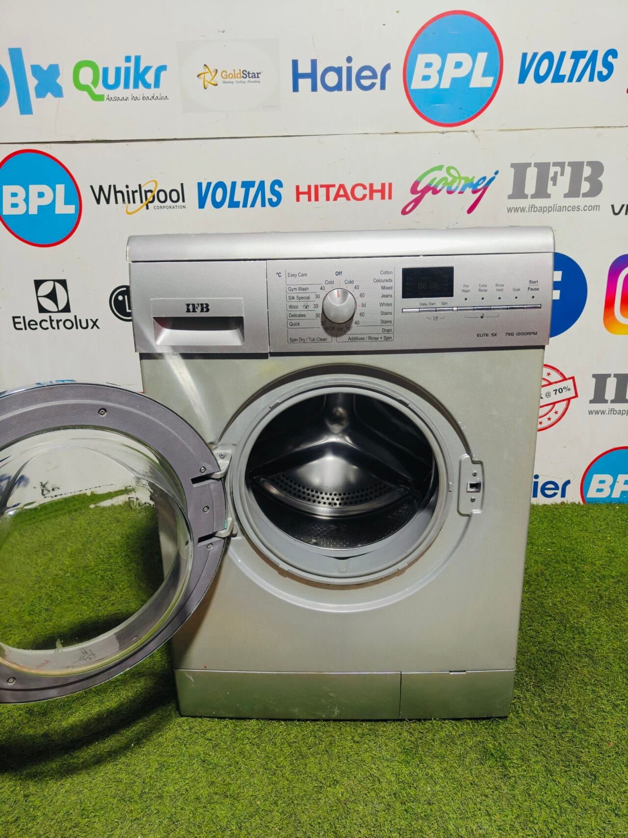 IFB Elite SX 7 kg with 1200 RPM silver in colour gently used fully automatic front load washing machine in Bangalore - Image 3
