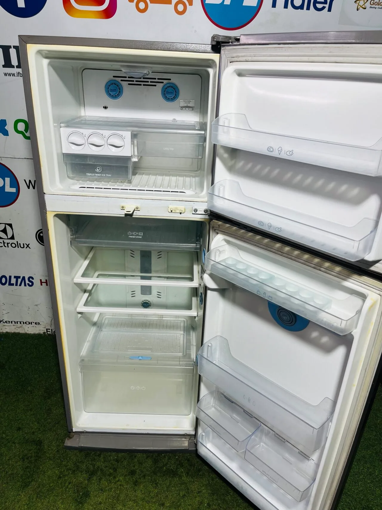 Lg 5 star energy rating inbuilt stabiliser grey in colour big 350 ltr gently used double door refrigerator - Image 3