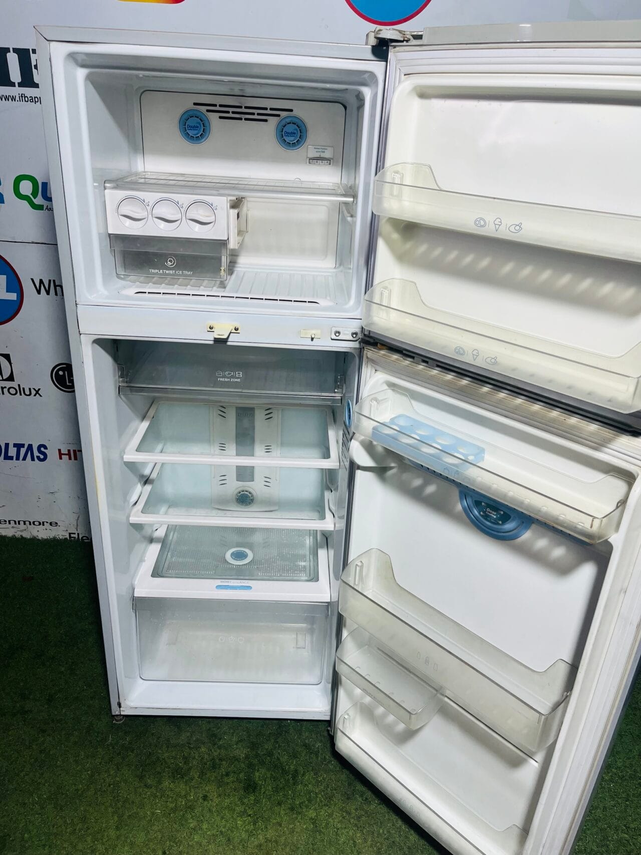 LG 4 star energy rating in build stabiliser white in colour 350 L gently use double door refrigerator - Image 3