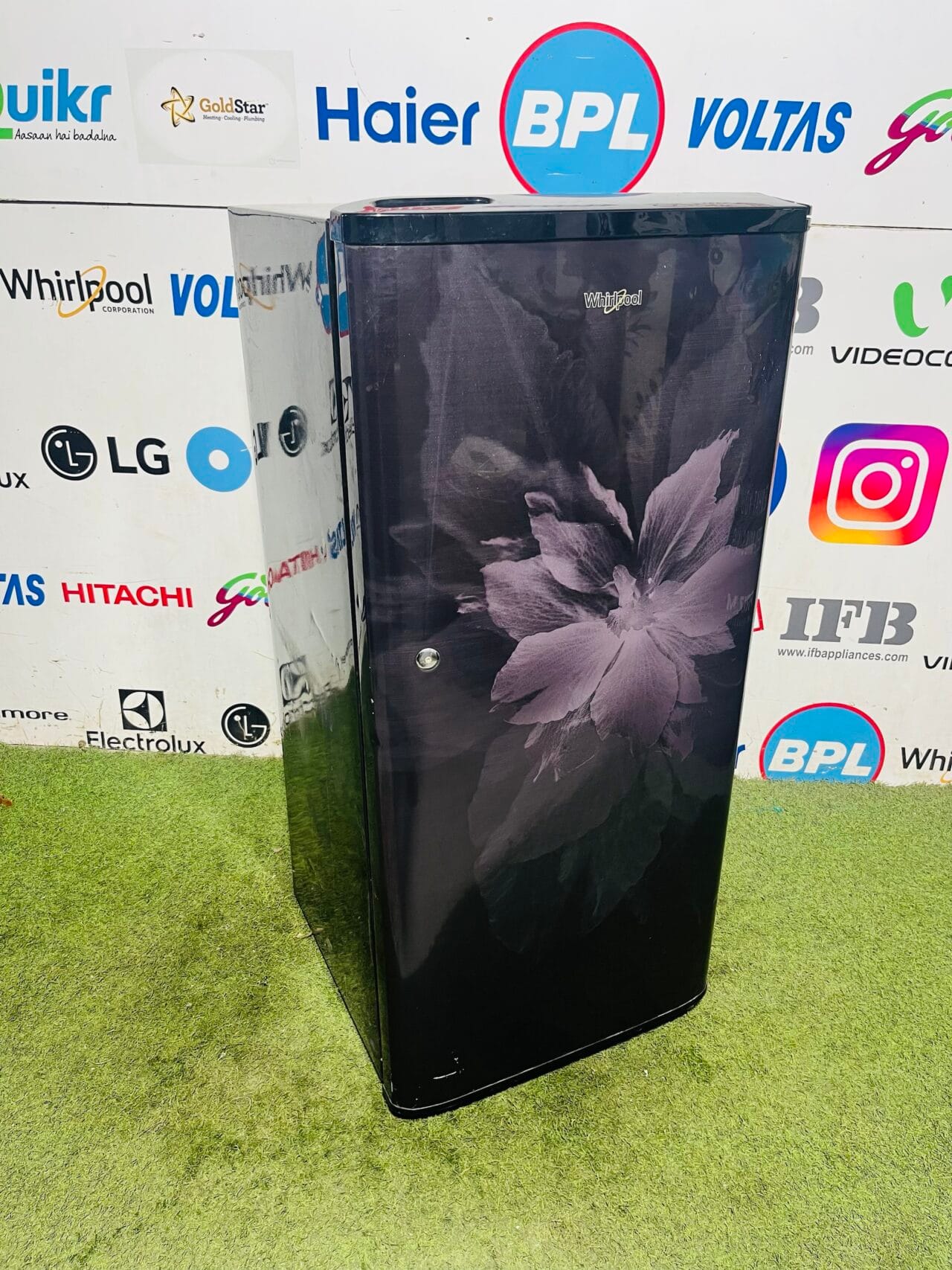 Whirlpool fusion 5 star energy rating inbuilt stabiliser black flower model 190 ltr  gently used single door refrigerator - Image 4
