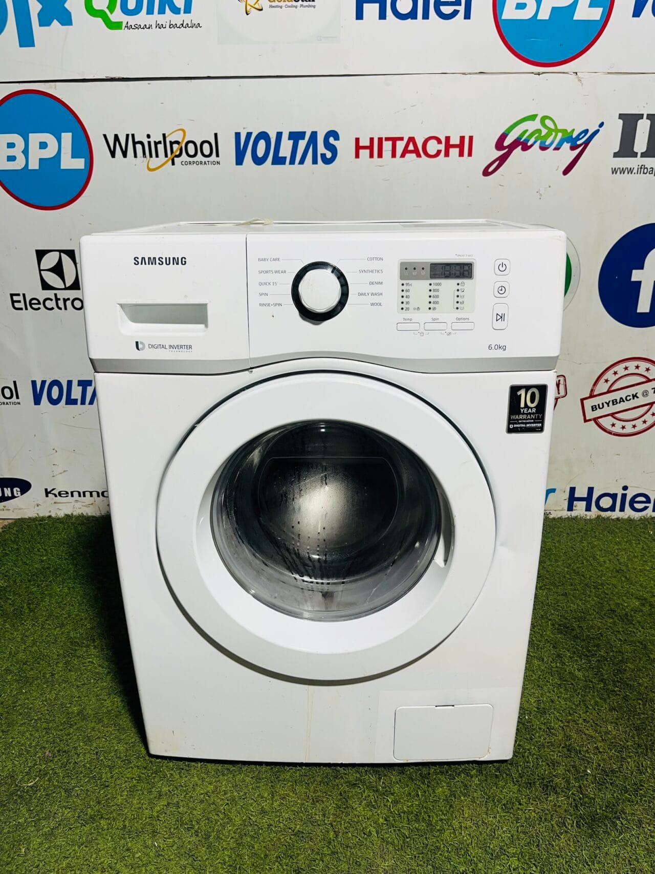 Samsung digital inverter white in colour 6 kg gently used fully automatic front load washing machine