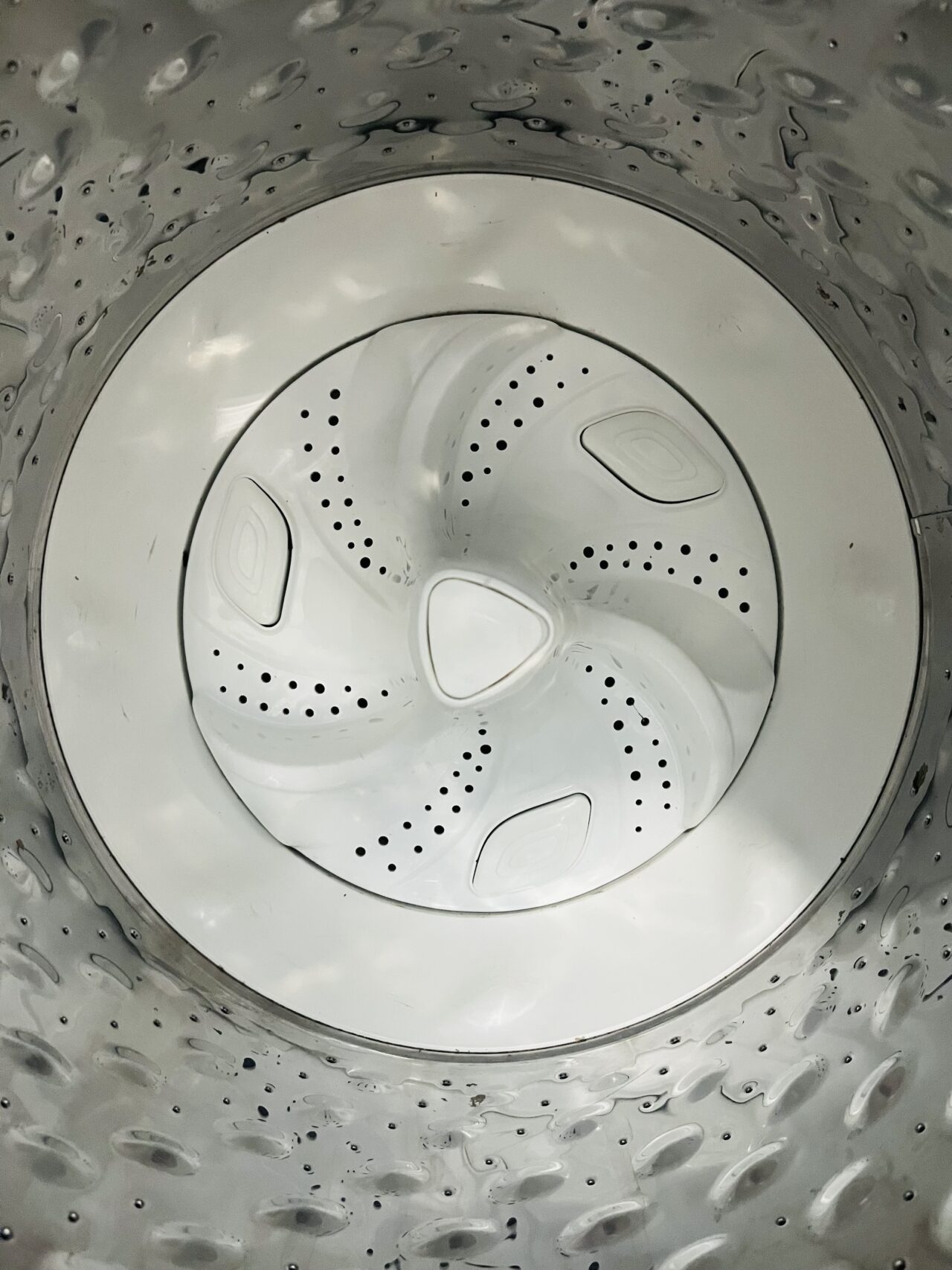 Whirlpool 6th sense white magic royale with auto tub clean and auto restart 6.2 kg fully automatic top load used washing
Machine - Image 3