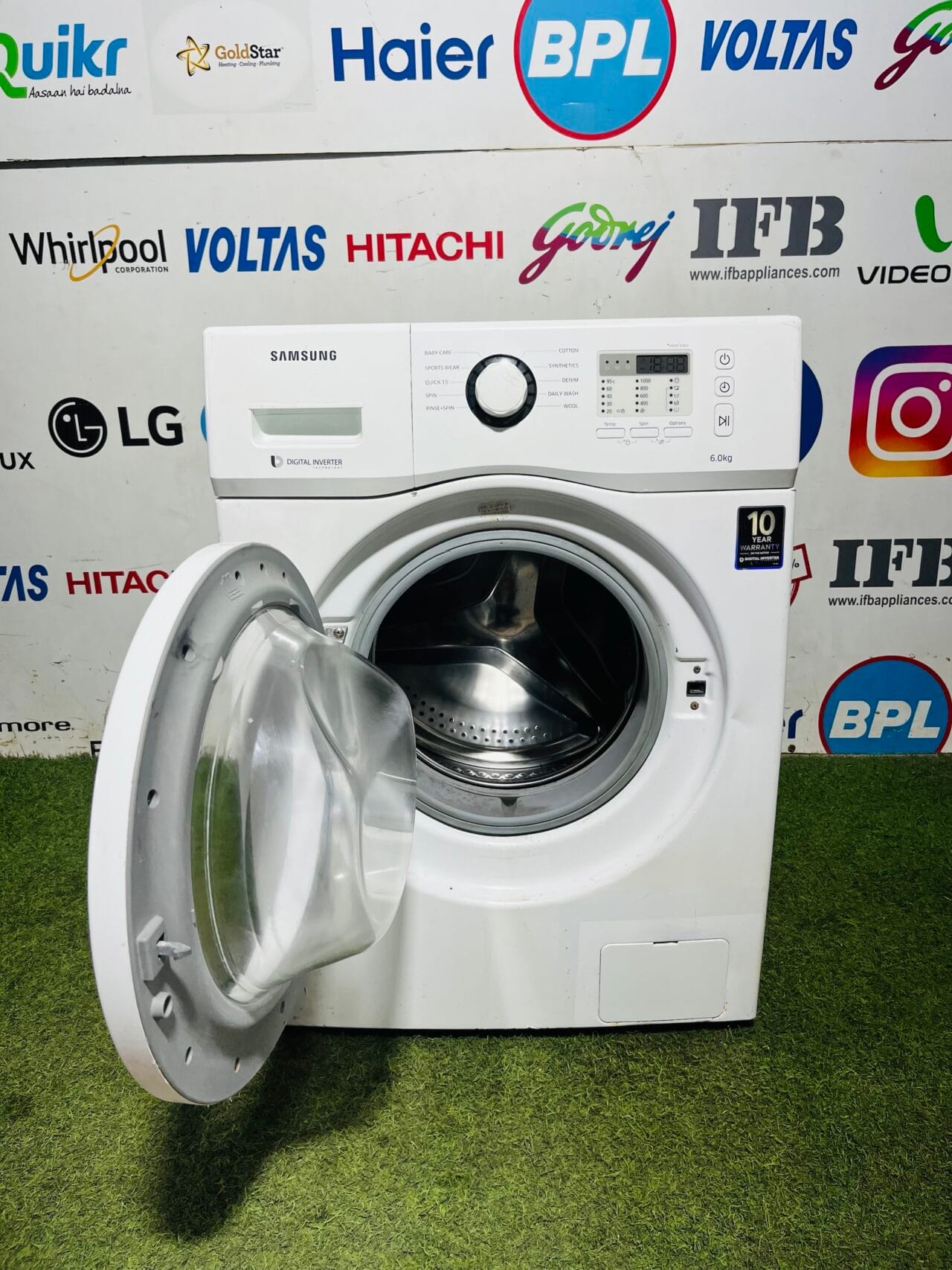 Samsung digital inverter with digital time display 6 kg white in colour gently used fully automatic front load washing machine - Image 3