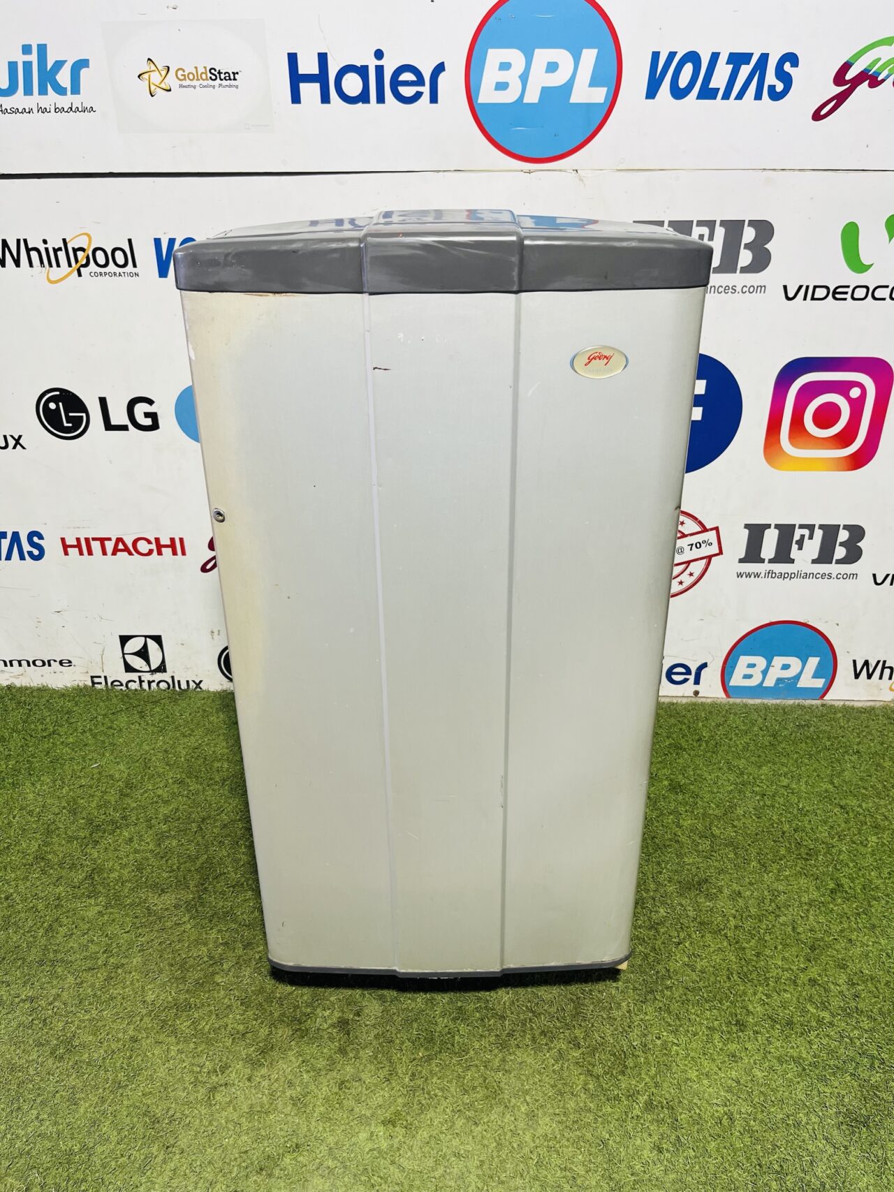 Godrej crisper silver in colour 180 ltr single door used refrigerator