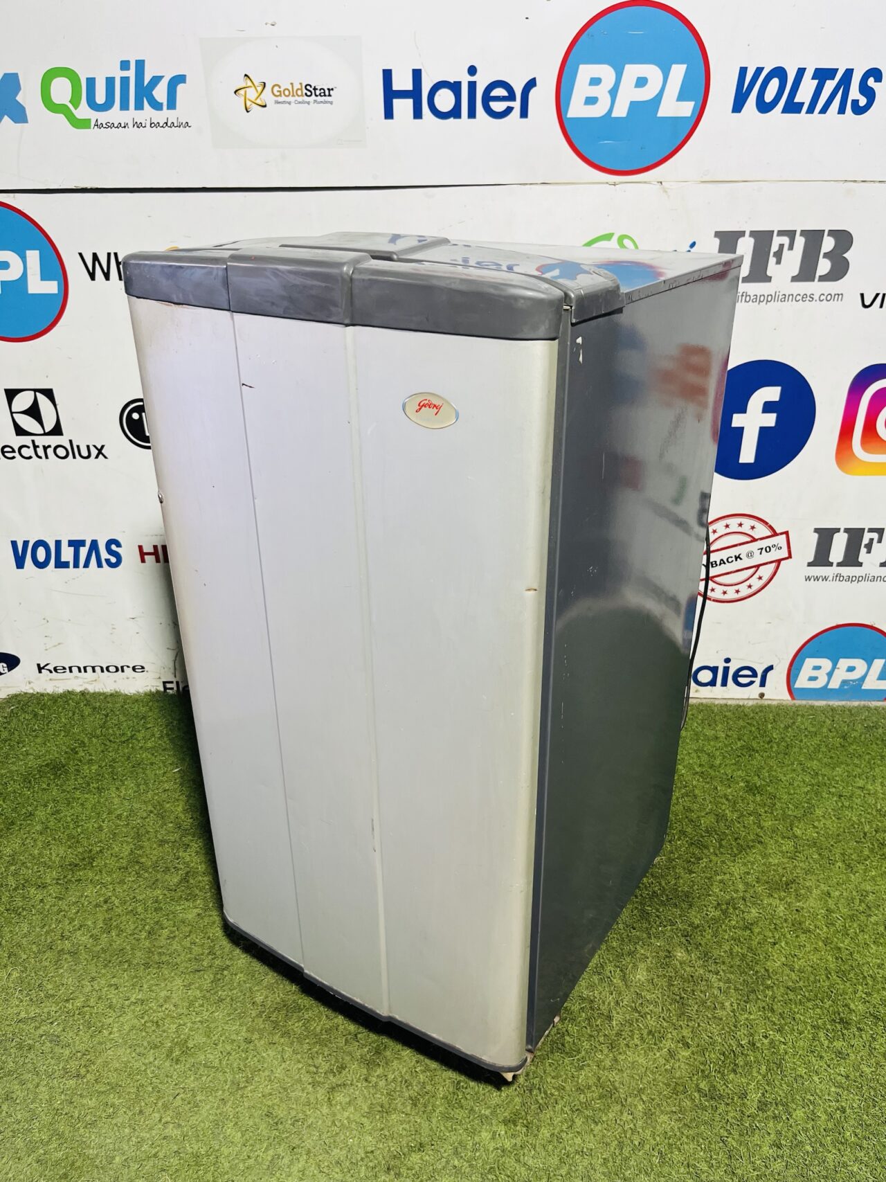 Godrej crisper silver in colour 180 ltr single door used refrigerator - Image 4