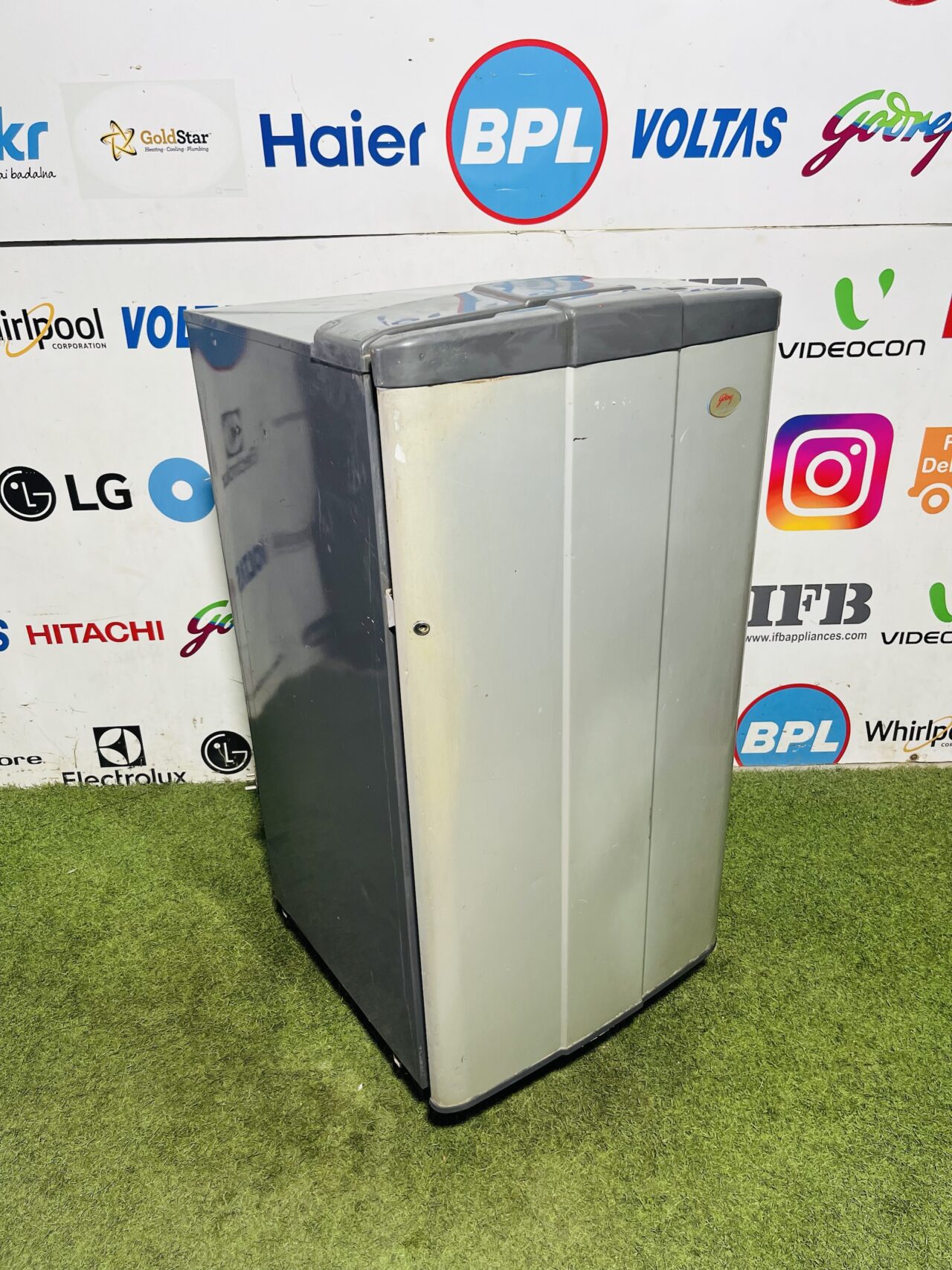 Godrej crisper silver in colour 180 ltr single door used refrigerator - Image 5