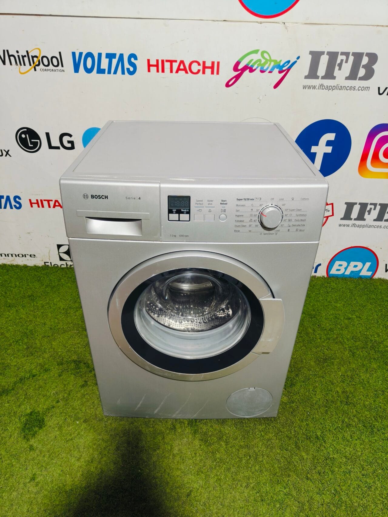 Bosch series 4 /1200 RPM silver in colour gently used 7 kg fully automatic front load washing machine - Image 2