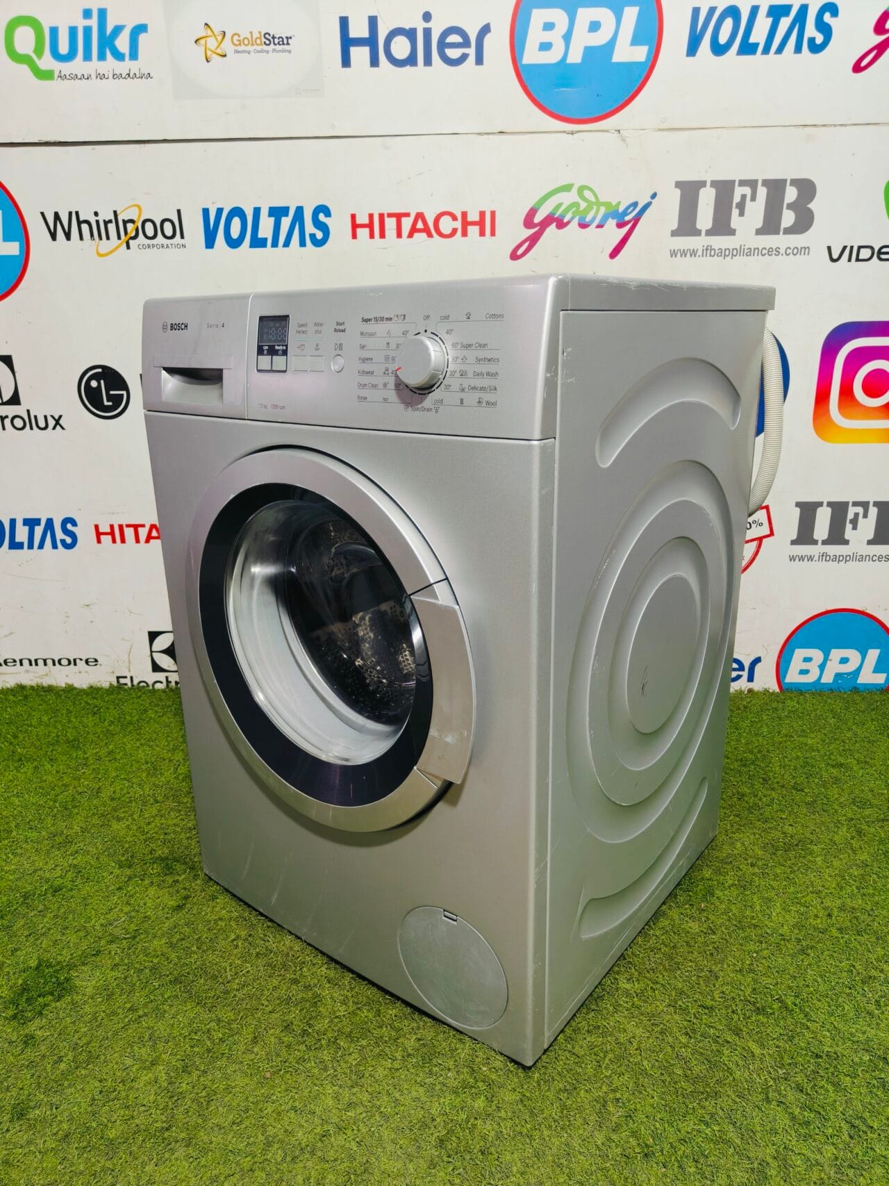 Bosch series 4 /1200 RPM silver in colour gently used 7 kg fully automatic front load washing machine - Image 4