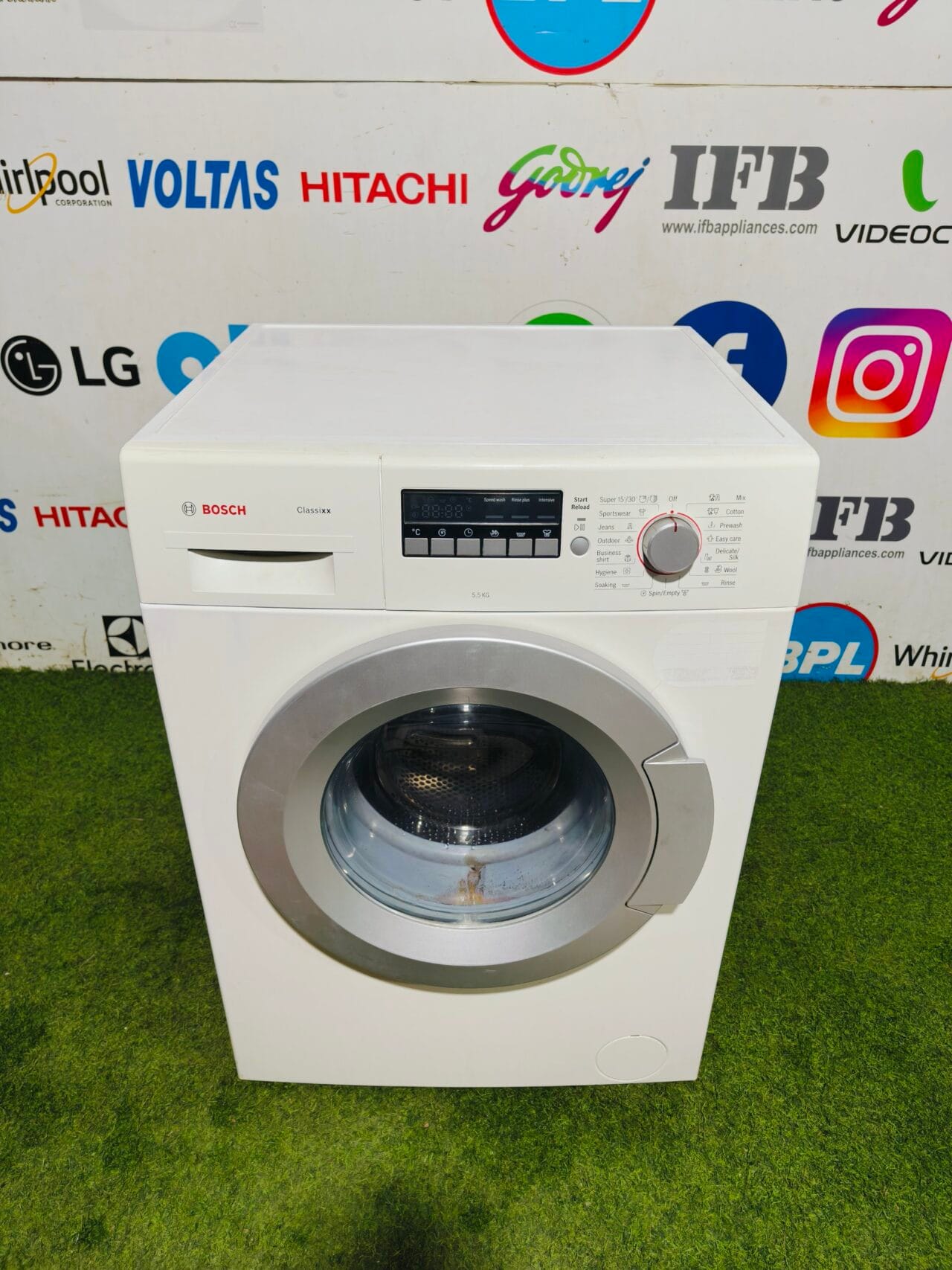 Bosch classic xx 5.5 kg white in colour with digital time display gently used fully automatic front load washing machine - Image 2