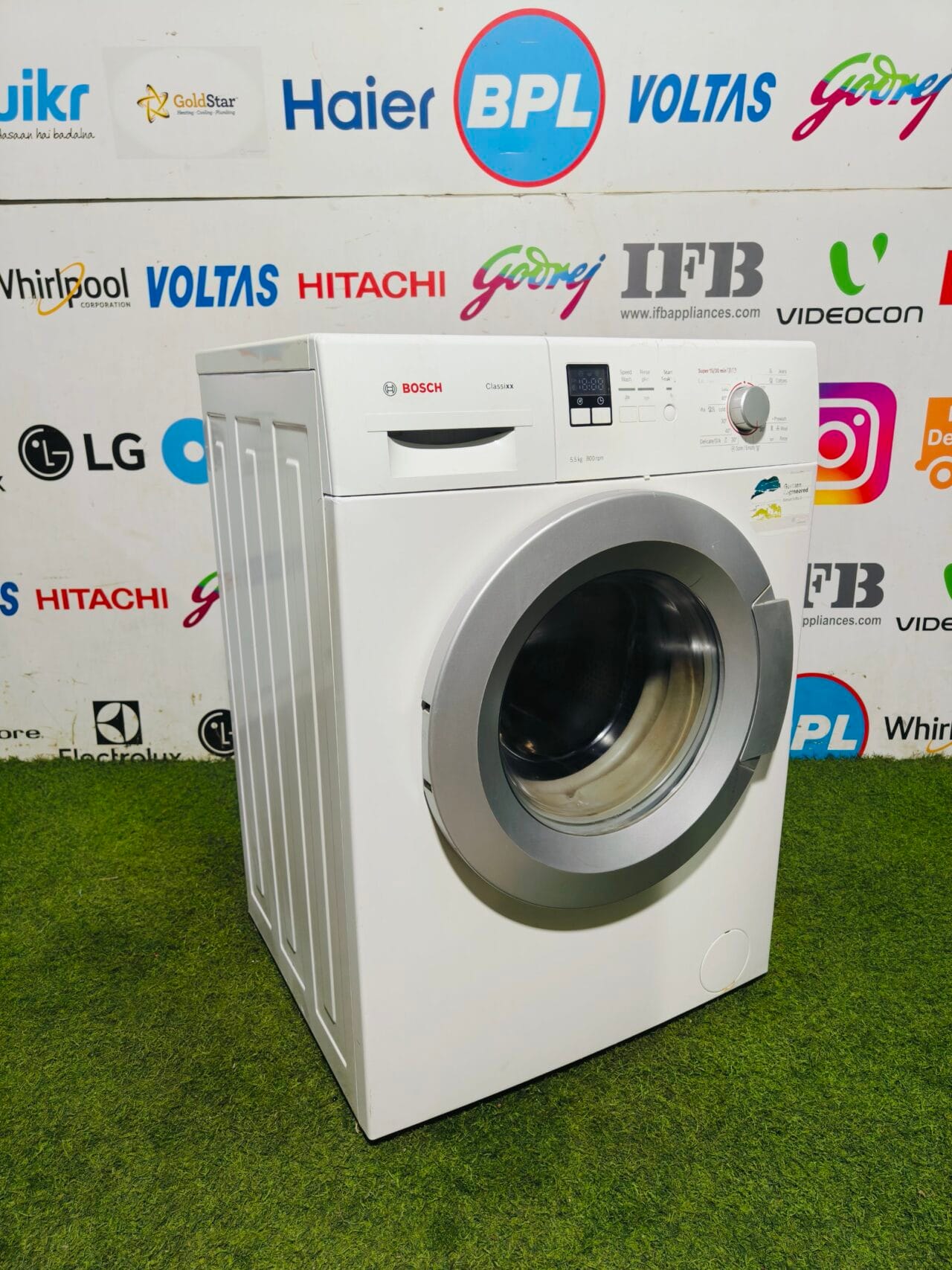 Bosch classic xx 5.5 kg white in colour gently used fully automatic front load washing machine - Image 4