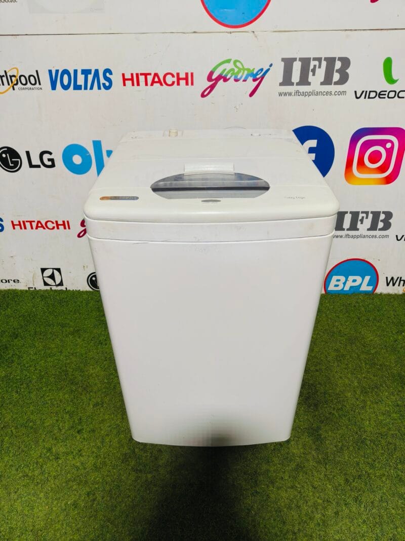 LG dream wash fuzzy logic full white in colour 6 kg fully automatic used top load washing machine