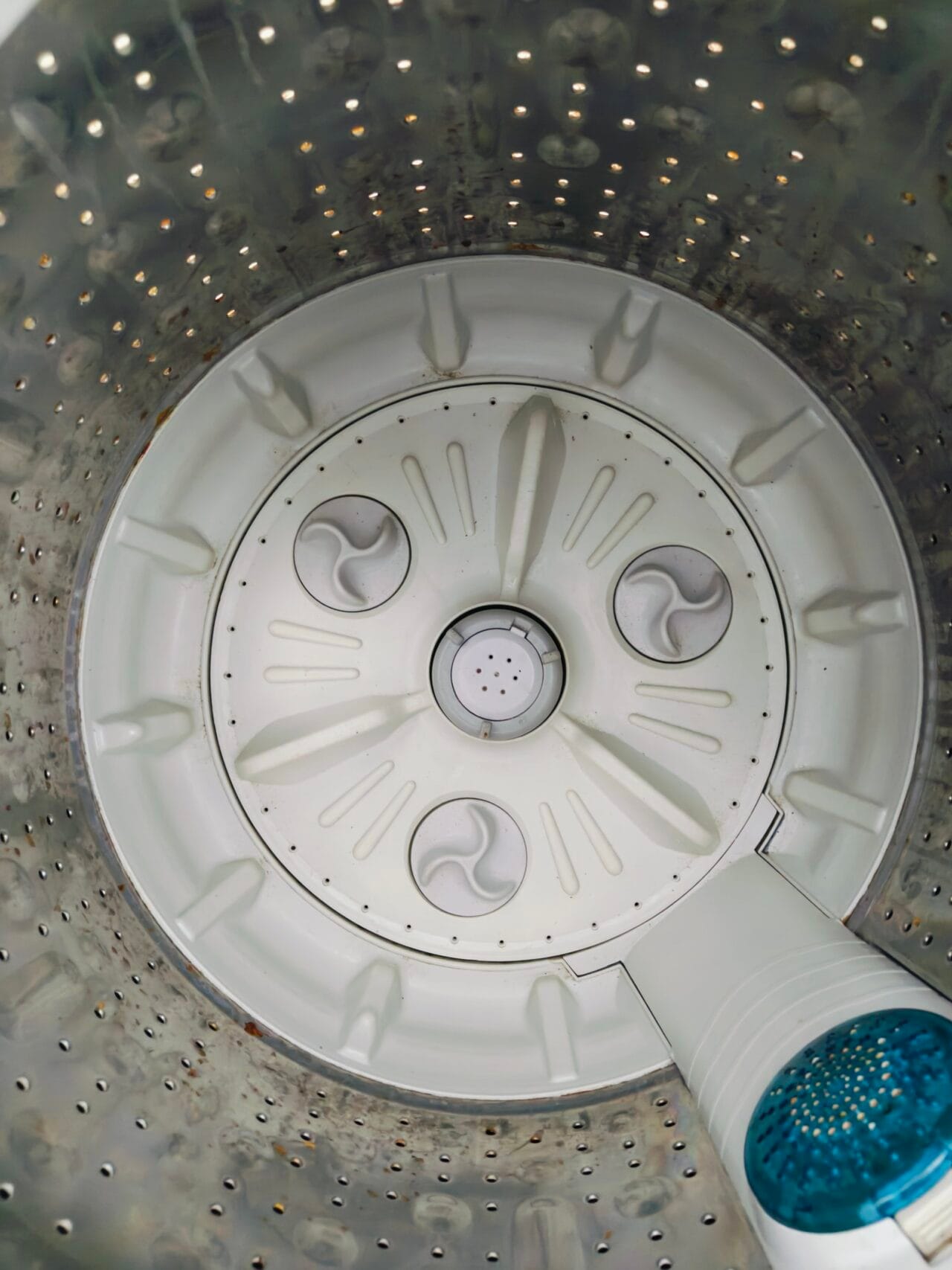 LG intello wash turbo drum 6.5 kg silver in colour fully automatic top load washing machine - Image 3