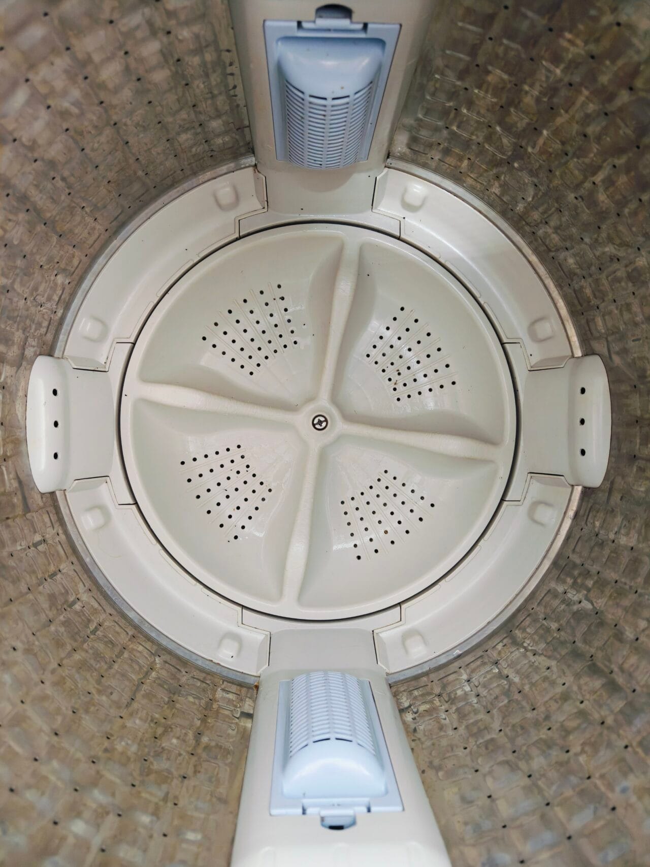 haier woolmarq fuzzy logic 7 kg silver flower model gently used fully automatic top load washing machine - Image 3