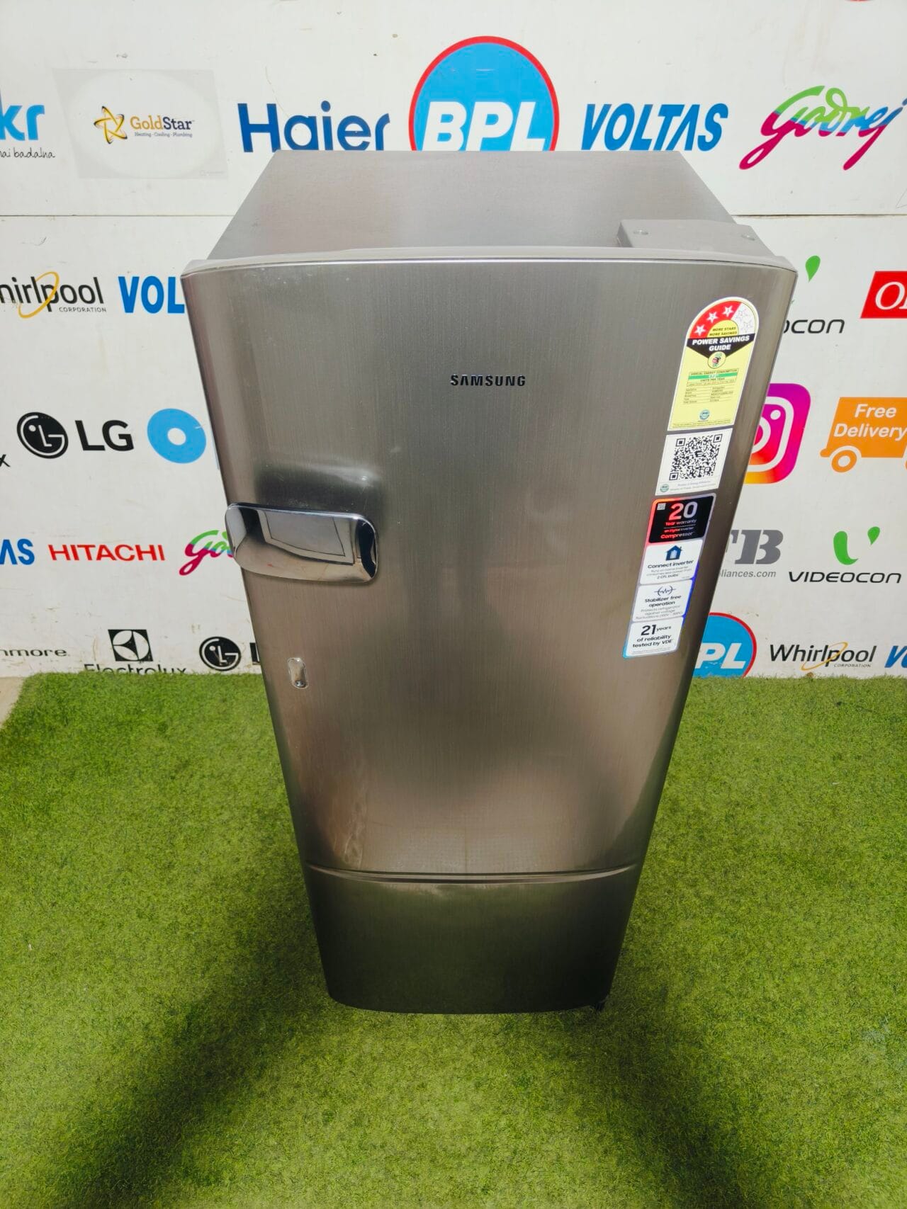 Samsung digital inverter inbuilt stabiliser runs on home inverter 223 ltr steel finish like new condition single door refrigerator - Image 2