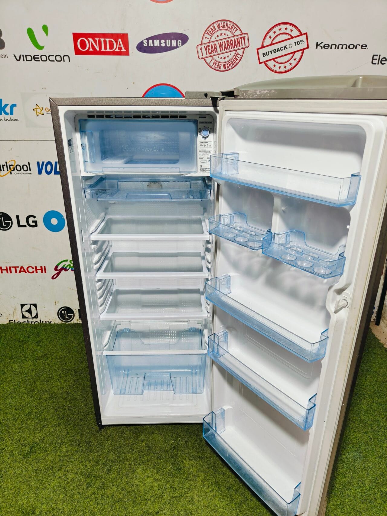 Samsung digital inverter inbuilt stabiliser runs on home inverter 223 ltr steel finish like new condition single door refrigerator - Image 4