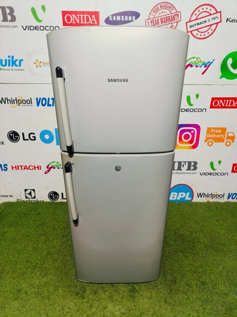 Samsung silver fresh 4 star energy rating inbuilt stabiliser 240 ltr gently used double door refrigerator