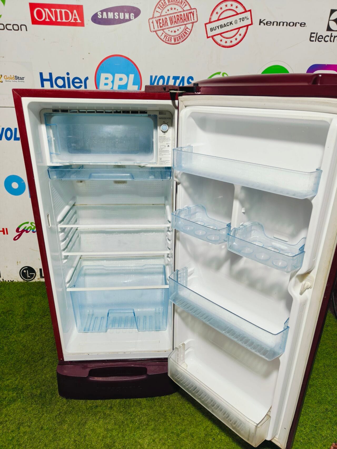 Samsung digital inverter inbuilt stabiliser with base stand and onion tray double colour flower model 190 ltr gently used single door refrigerator - Image 3