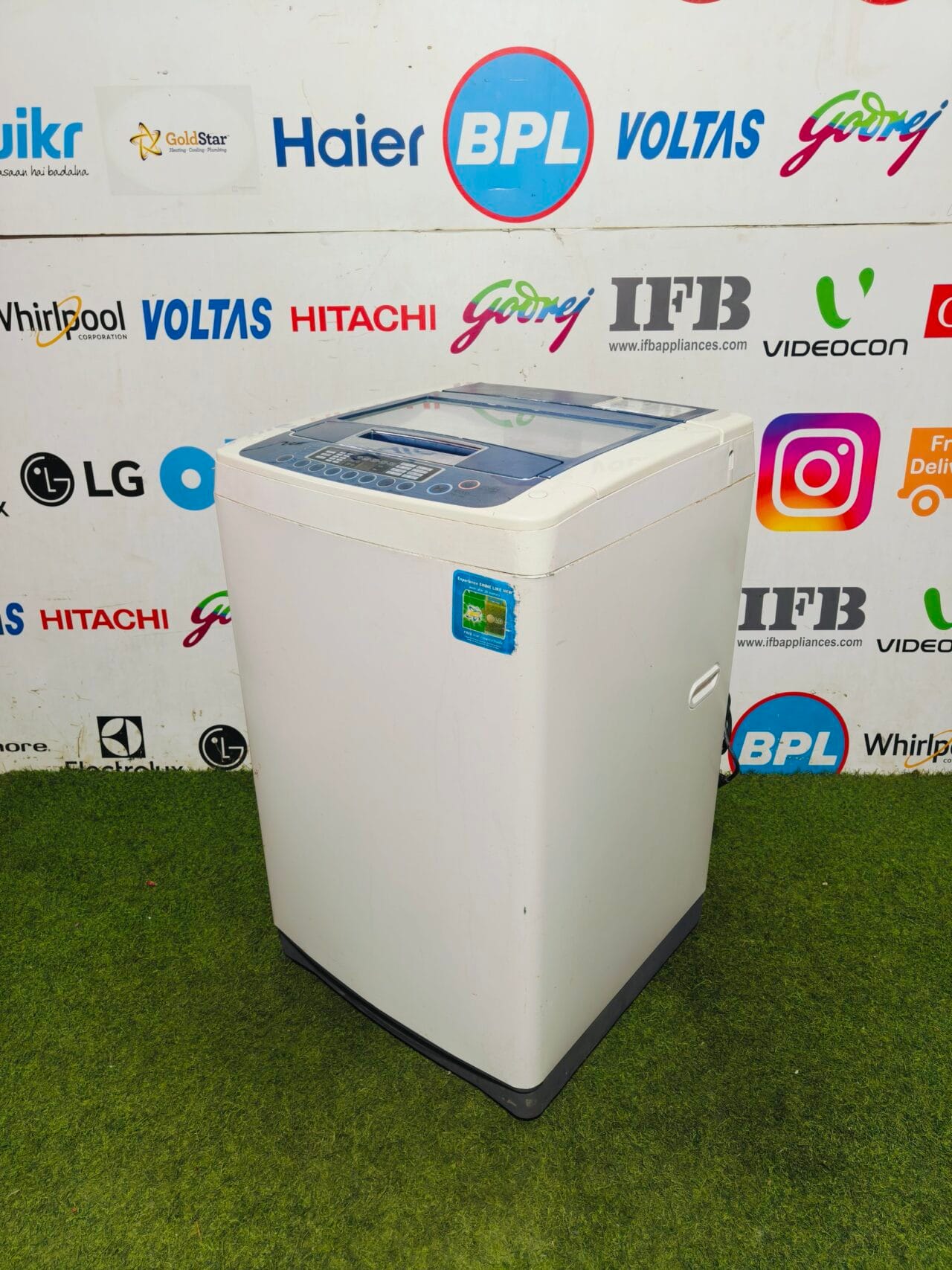 LG fuzzy logic turbo drum 6.5 kg gently used white and blue in colour fully automatic top load washing machine - Image 5
