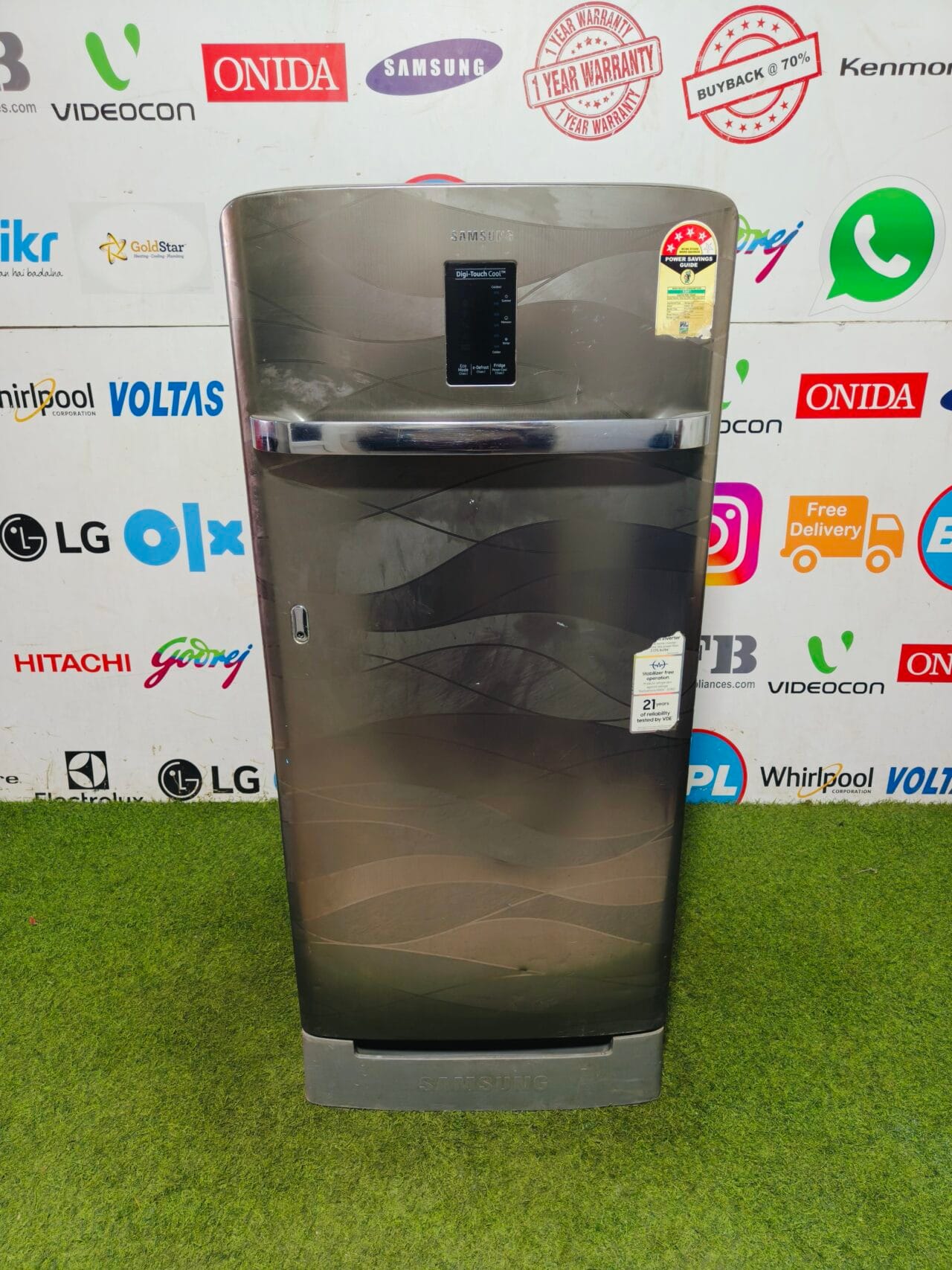 Samsung digital inverter with digital display 4 star energy rating inbuilt stabiliser steel finish 200 lte with base stand and onion tray gently used single door refrigerator