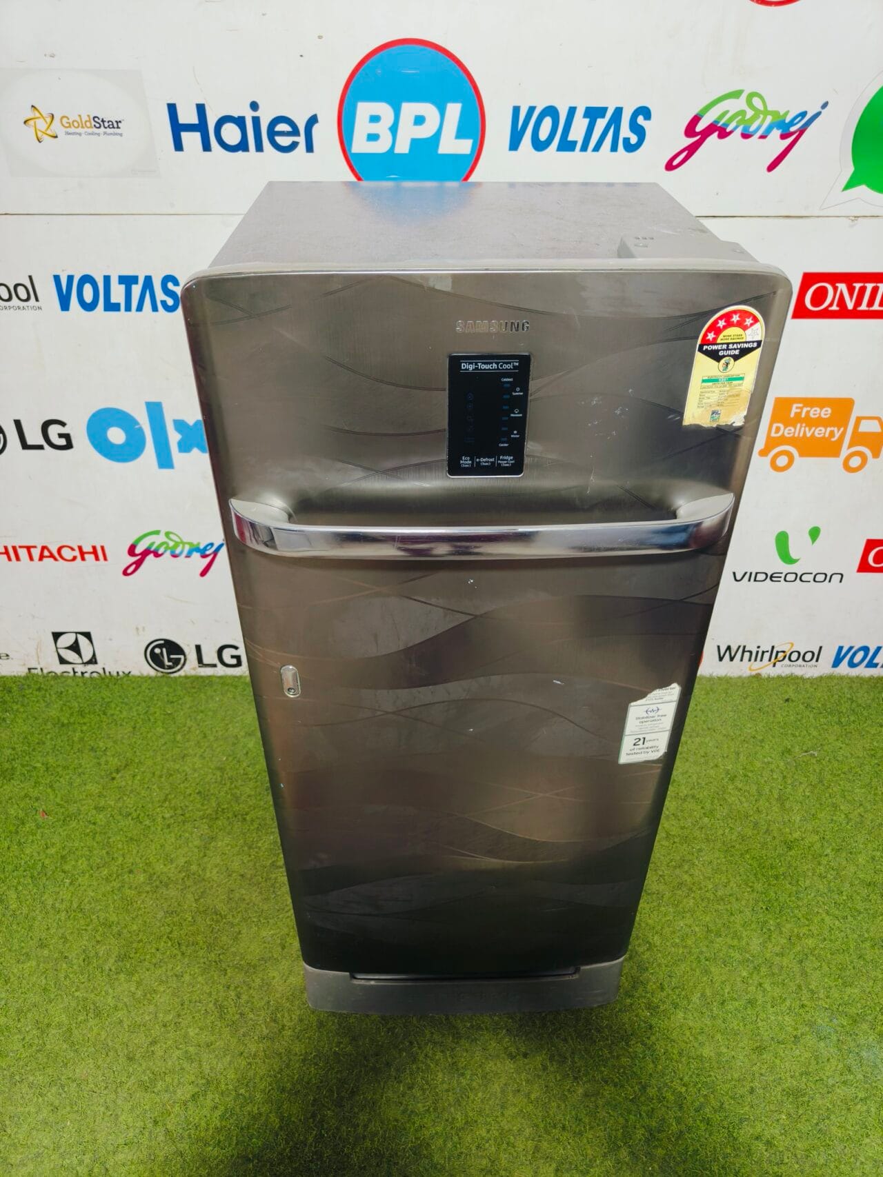 Samsung digital inverter with digital display 4 star energy rating inbuilt stabiliser steel finish 200 lte with base stand and onion tray gently used single door refrigerator - Image 2