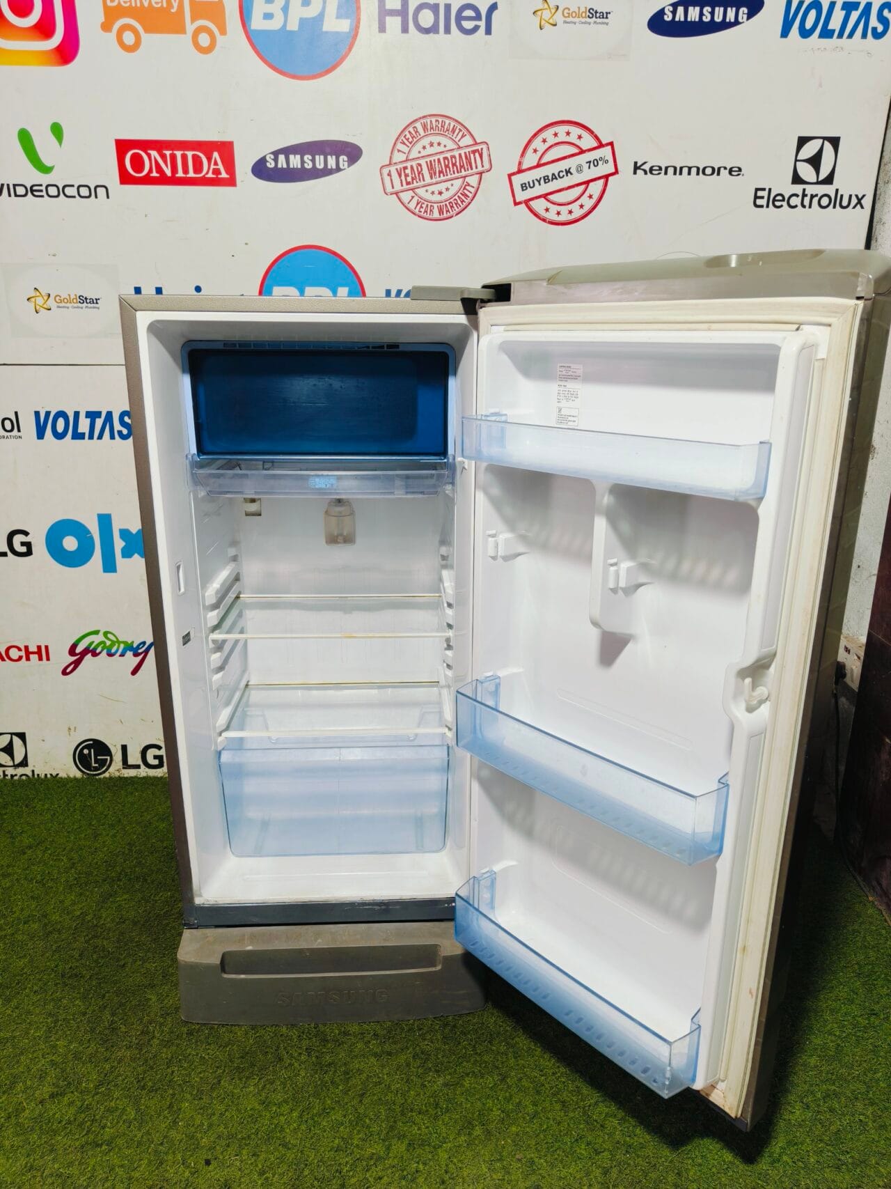 Samsung digital inverter with digital display 4 star energy rating inbuilt stabiliser steel finish 200 lte with base stand and onion tray gently used single door refrigerator - Image 3