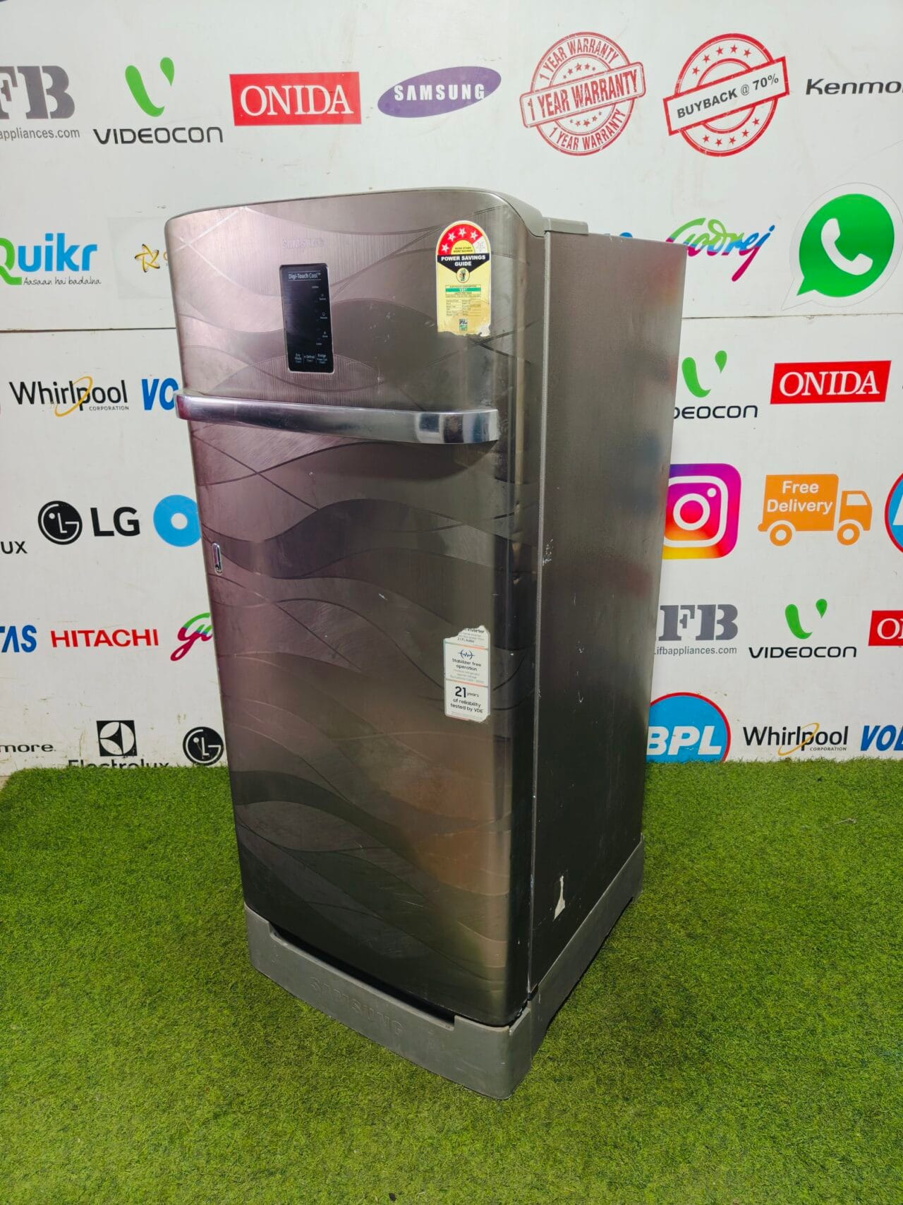 Samsung digital inverter with digital display 4 star energy rating inbuilt stabiliser steel finish 200 lte with base stand and onion tray gently used single door refrigerator - Image 5