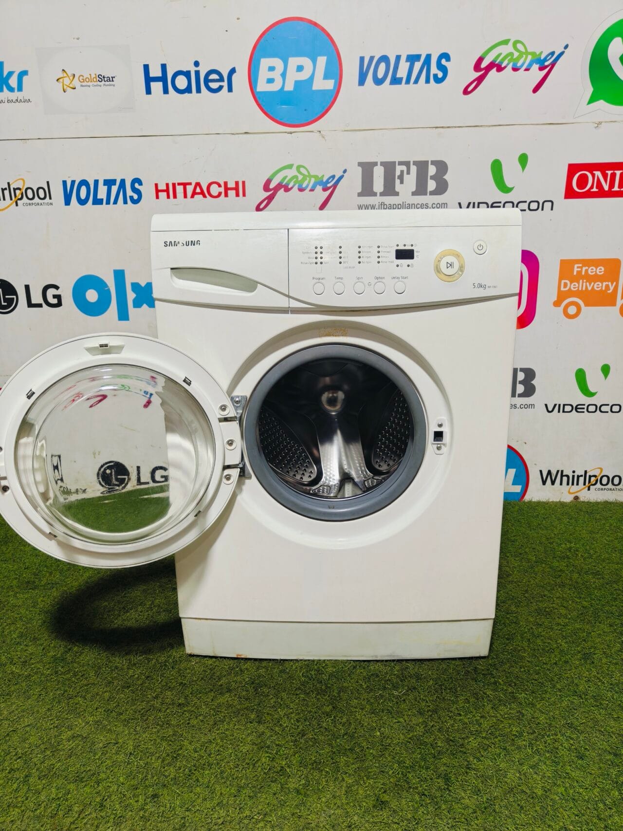 Samsung full white 5 kg fully automatic front load used washing machine - Image 3