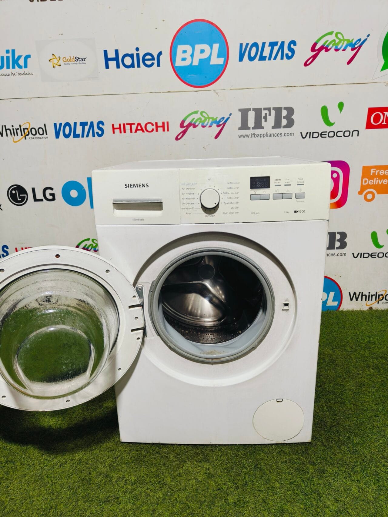 Siemens iq 300 7kg 1000 RPM with digital display fully automatic front load washing machine - Image 3
